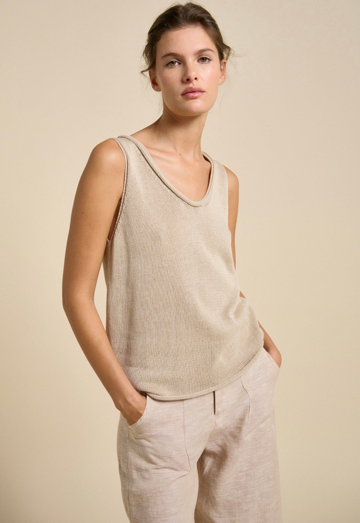 LITTLE LIES / SCOOP NECK TANK / NATURAL / K24121850
