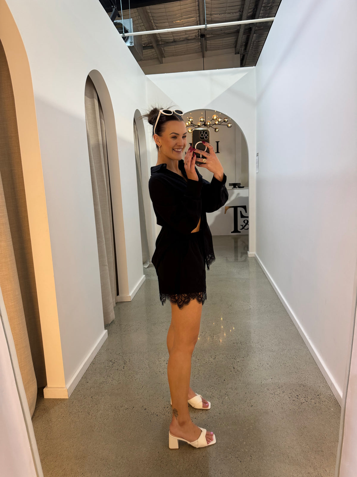 BY FRANKIE / BLACK SHORTS LACE TRIM / 1158-1