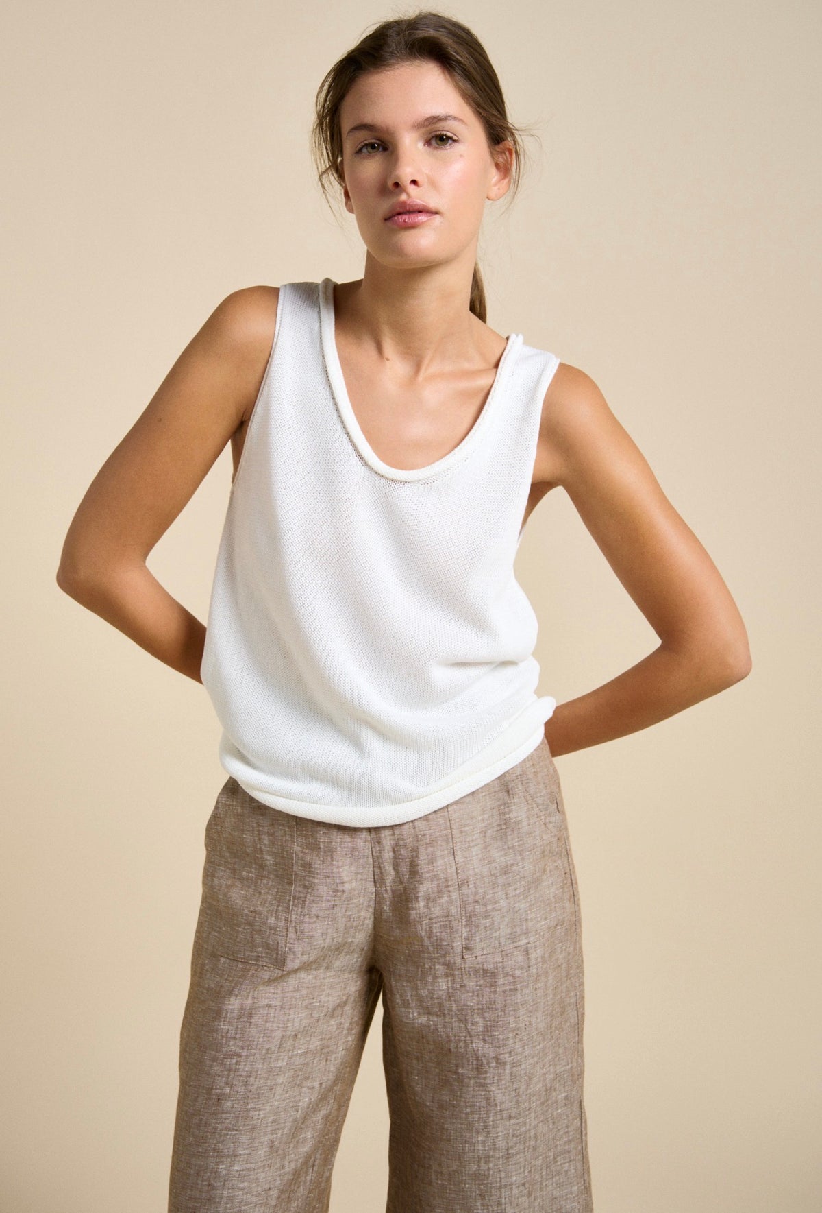 LITTLE LIES / SCOOP NECK TANK / WHITE / K24121850
