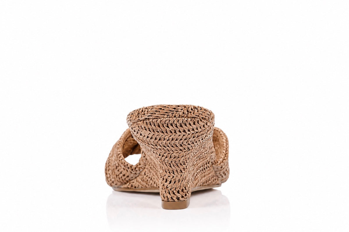VERALI / GABRIELLA TAN RAFFIA