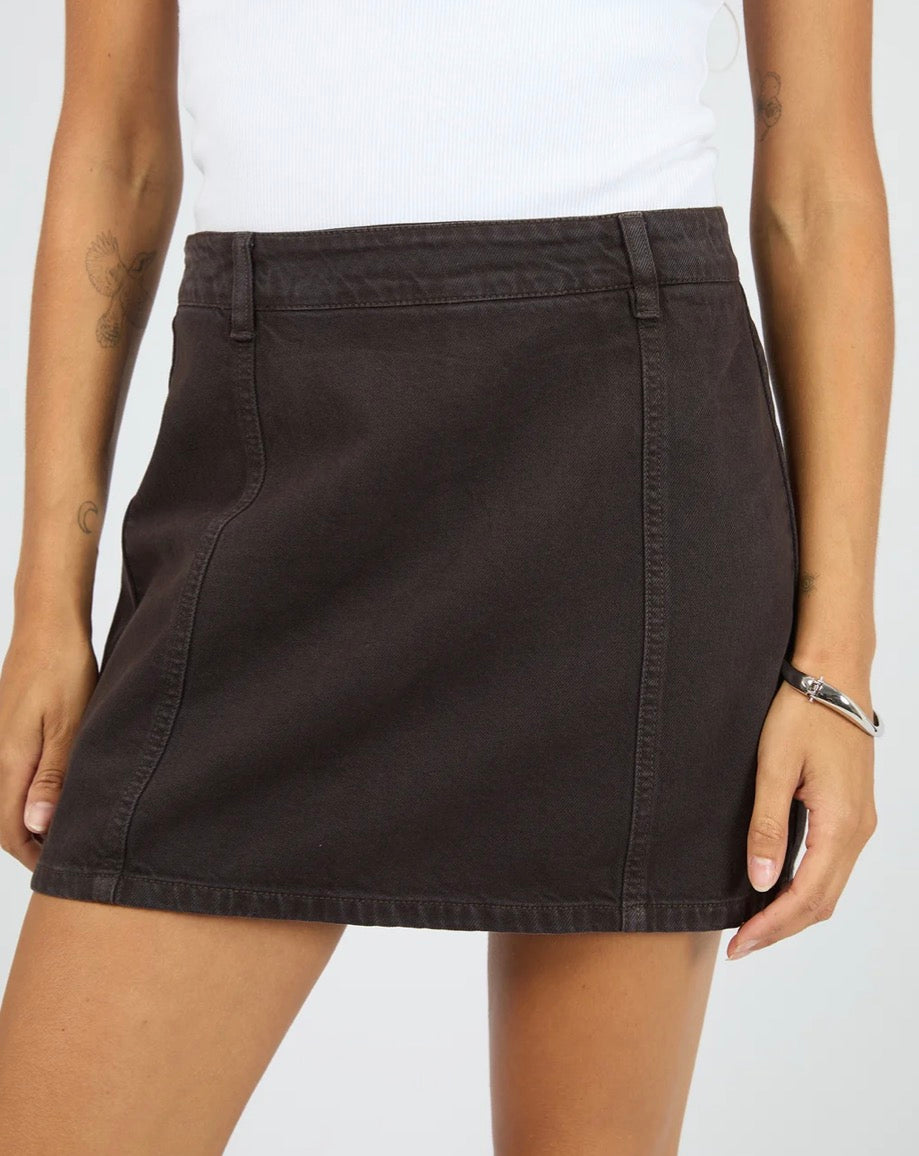 SILENT THEORY COVE SKORT / 6093394.CHOC