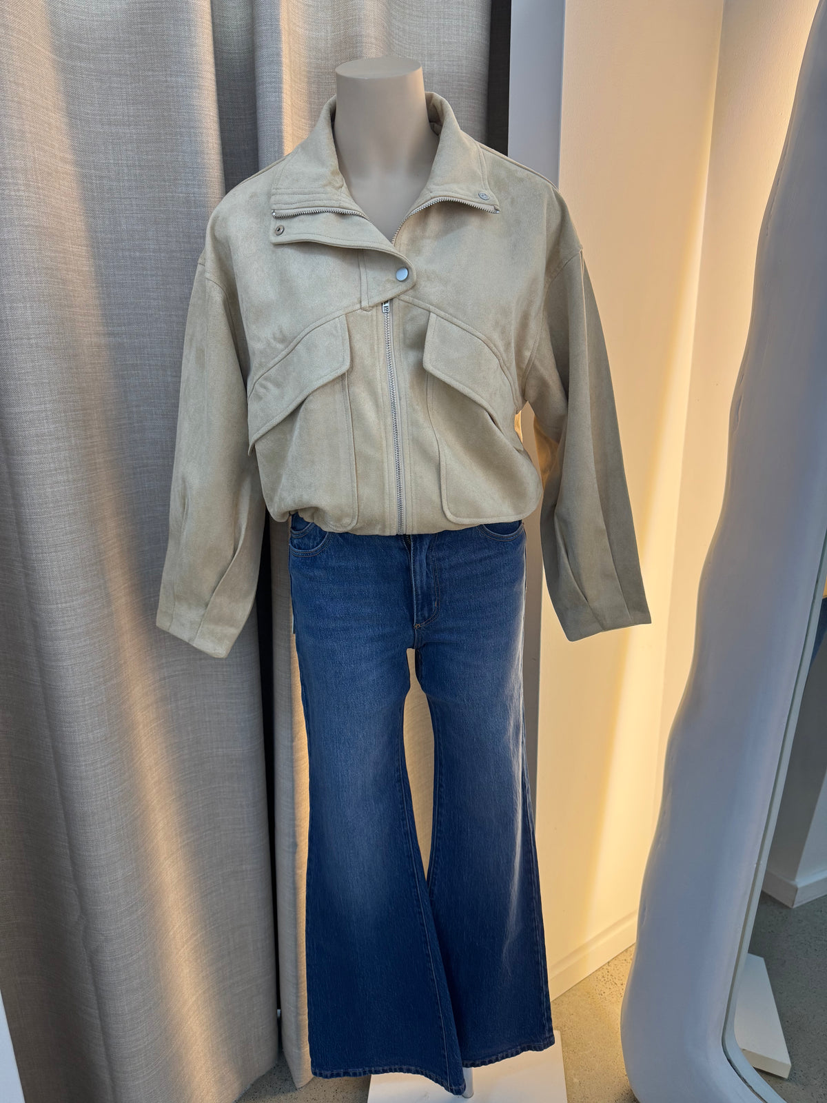 BY FRANKIE / BEIGE FAUX SUEDE BOMBER JACKET / 796-2