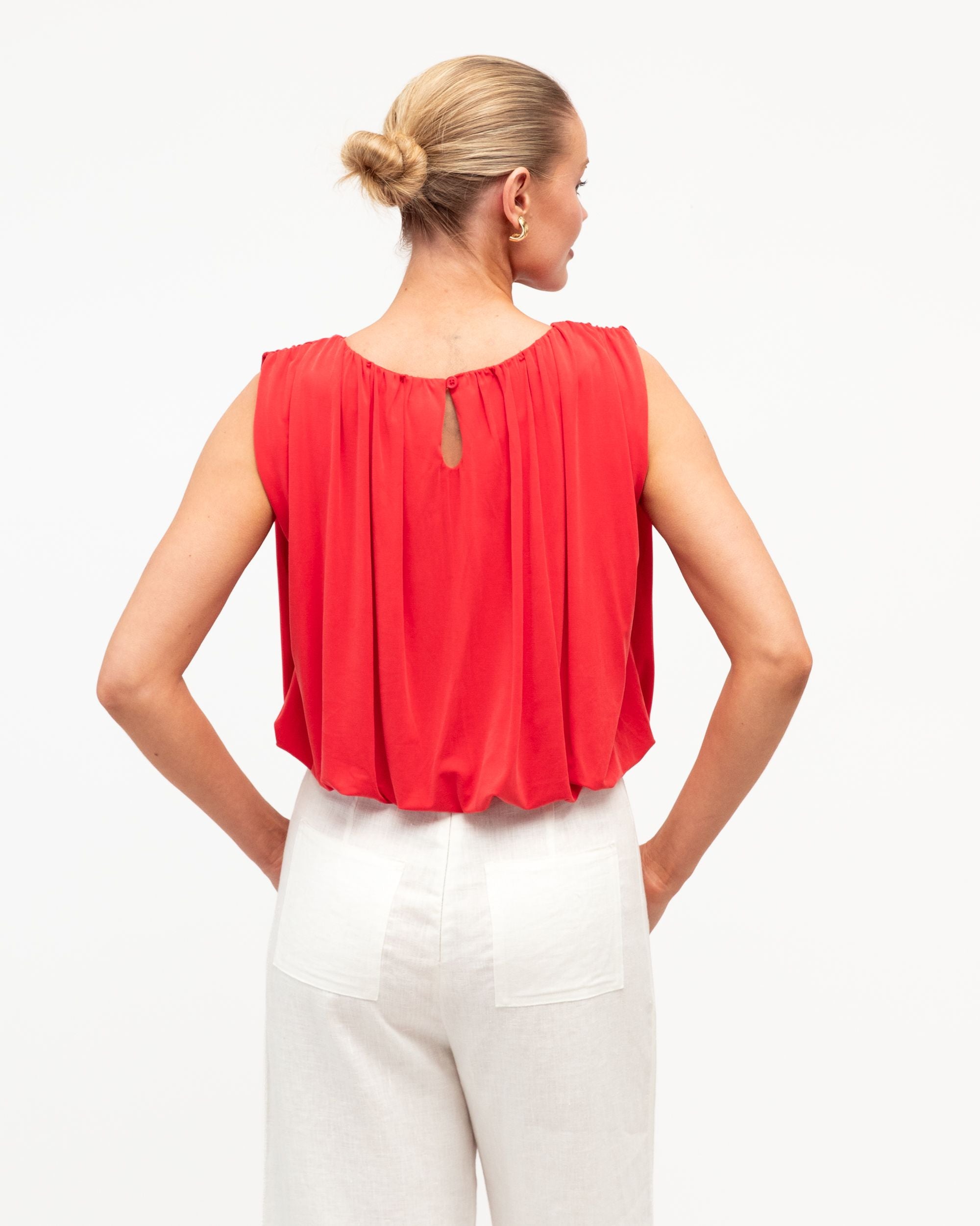 WHITE CLOSET / BUBBLE HEM TOP / TF11518