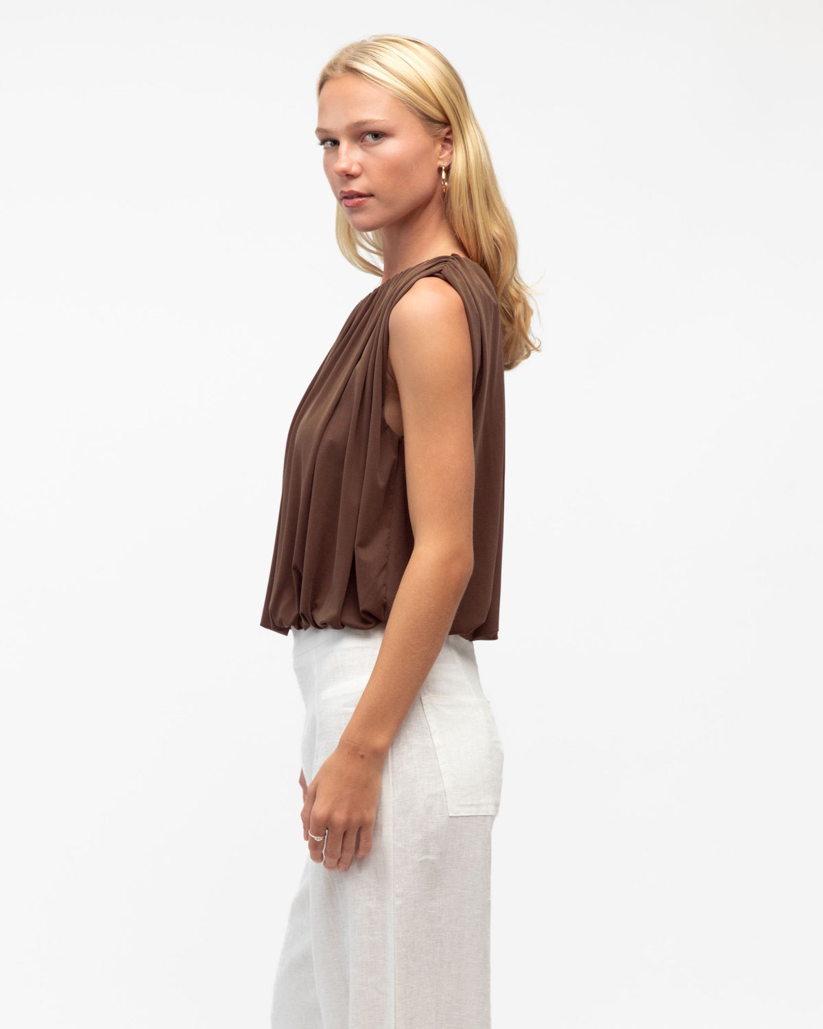 WHITE CLOSET / BUBBLE HEM TOP / TF11518