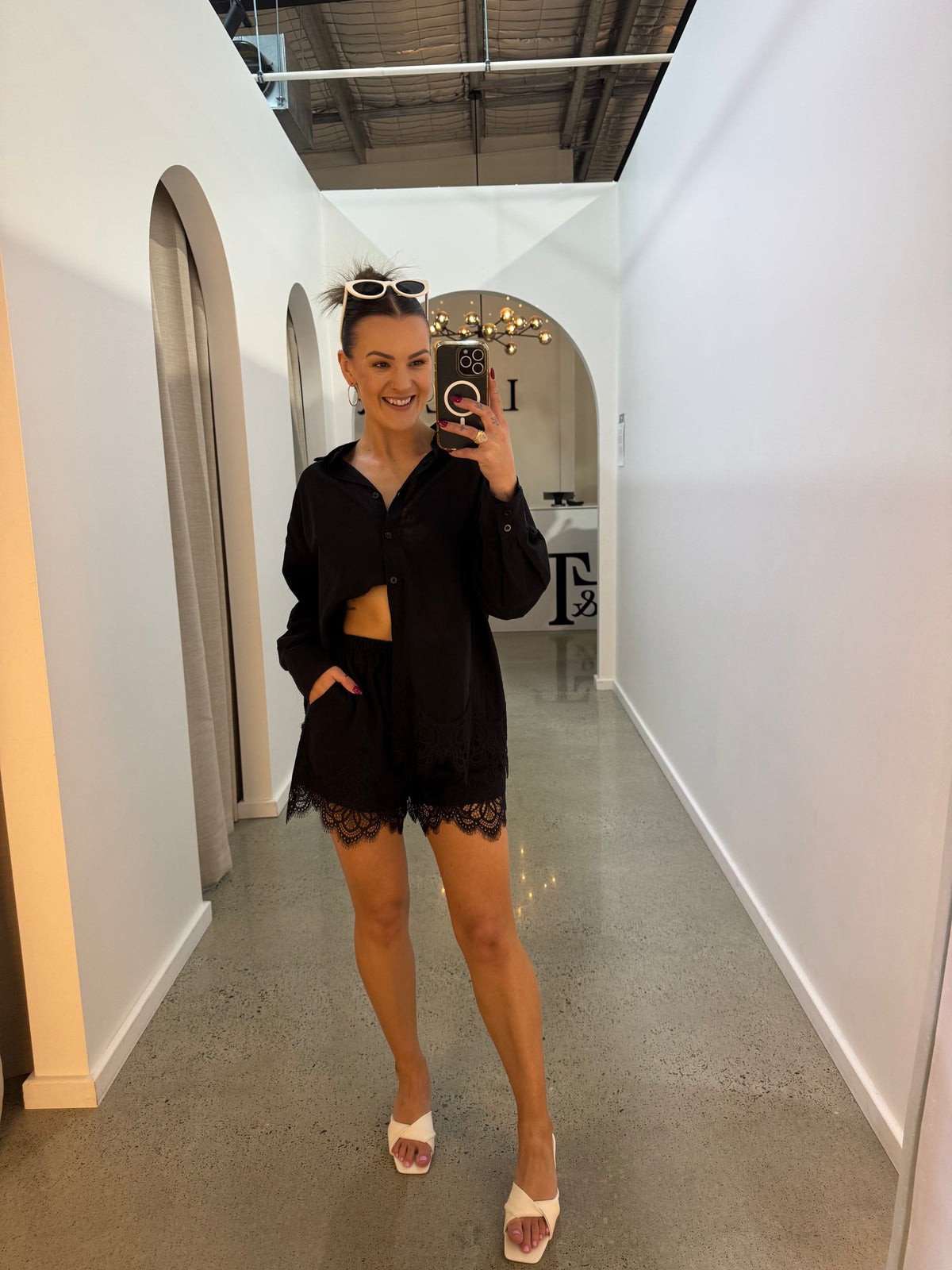 BY FRANKIE / BLACK SHORTS LACE TRIM / 1158-1