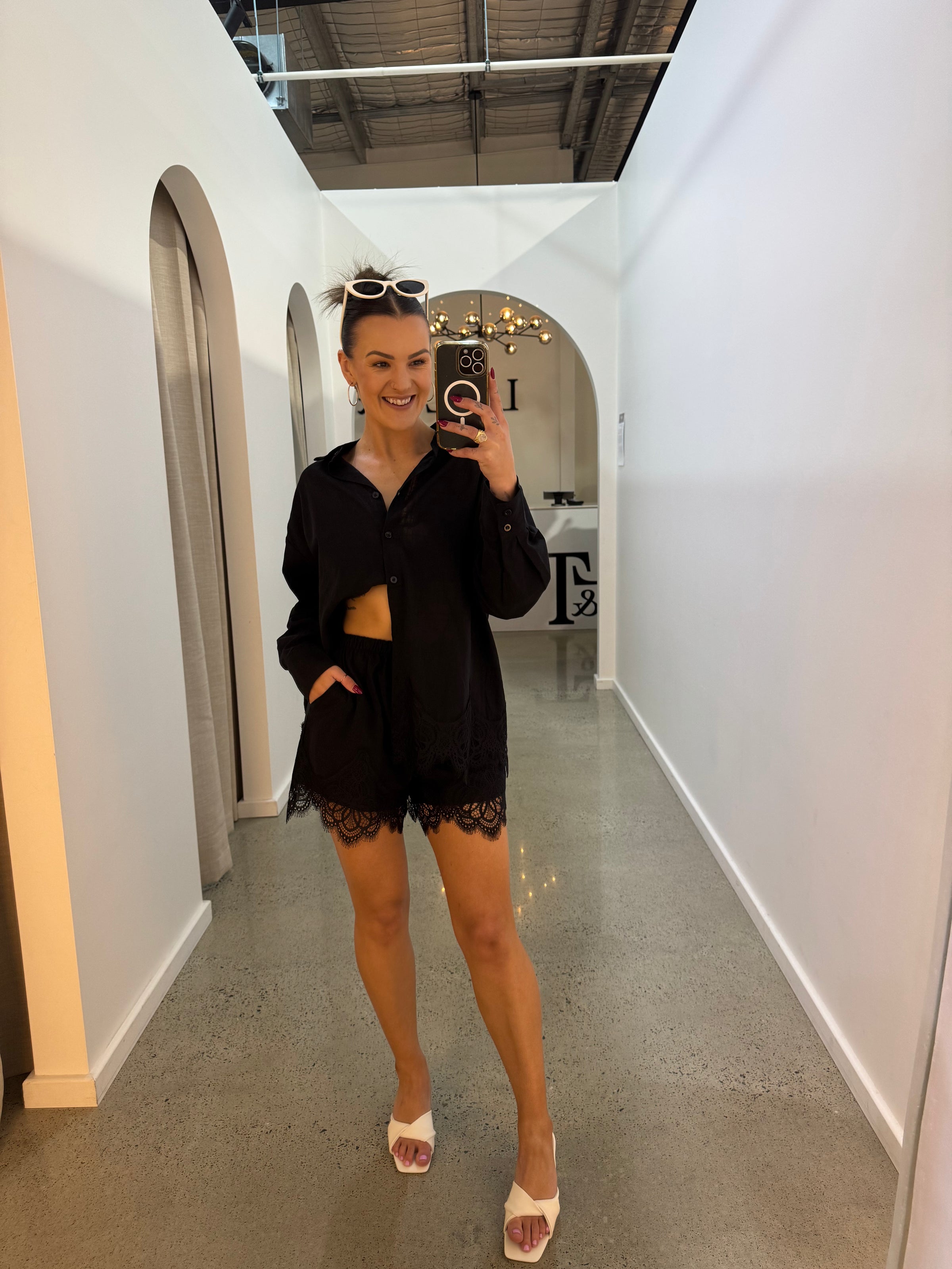 BY FRANKIE / BLACK SHORTS LACE TRIM / 1158-1