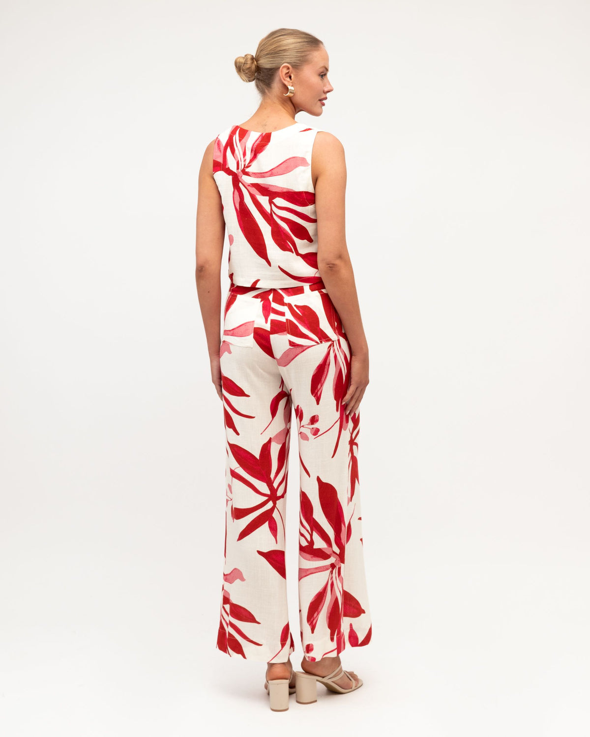 WHITE CLOSET / SCARLET BLOOM TOP / TFE12074