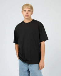 SILENT THEORY / ESSENTIAL FIT TEE BLACK / 40X0194