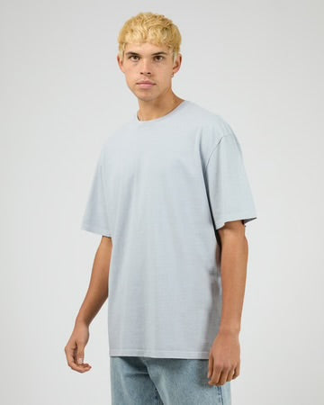 SILENT THEORY / ESSENTIAL FIT TEE SKY BLUE / 40X0194