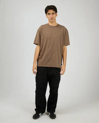 SILENT THEORY / ESSENTIAL FIT TEE MOCHA / 40X0194