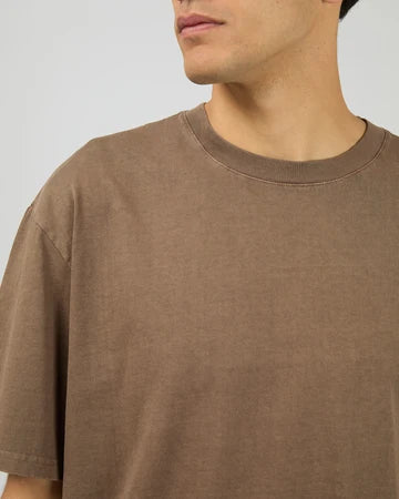 SILENT THEORY / ESSENTIAL FIT TEE MOCHA / 40X0194