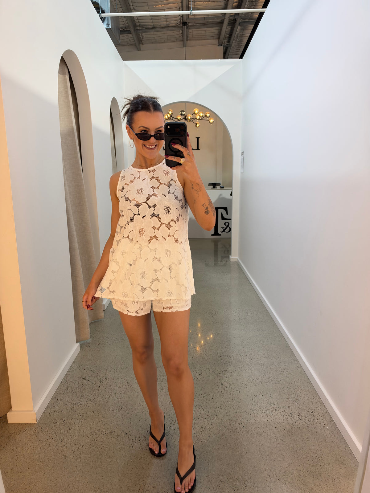 BY FRANKIE / WHITE LACE SHORTS / 1200-2
