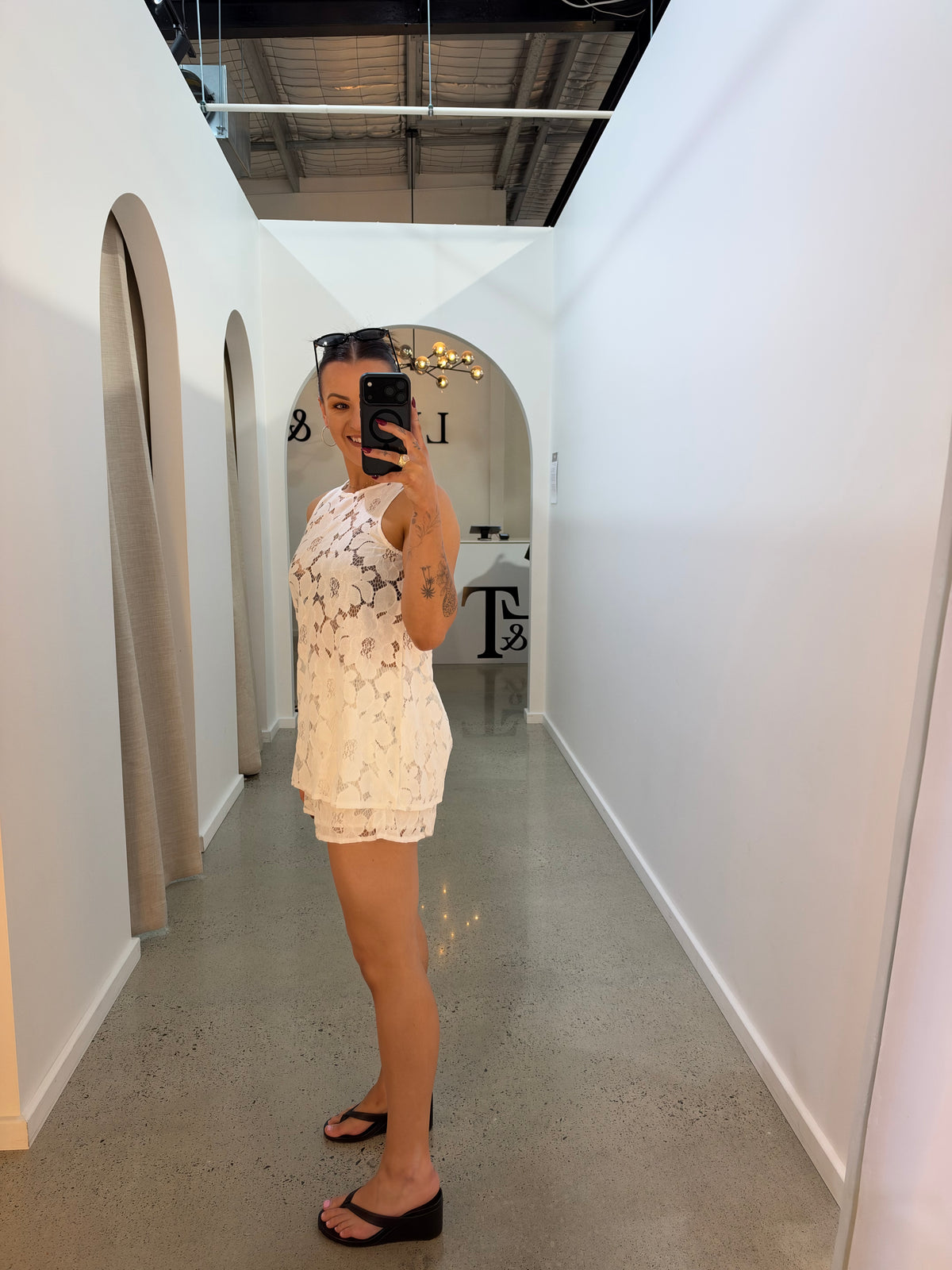 BY FRANKIE / WHITE LACE SHORTS / 1200-2