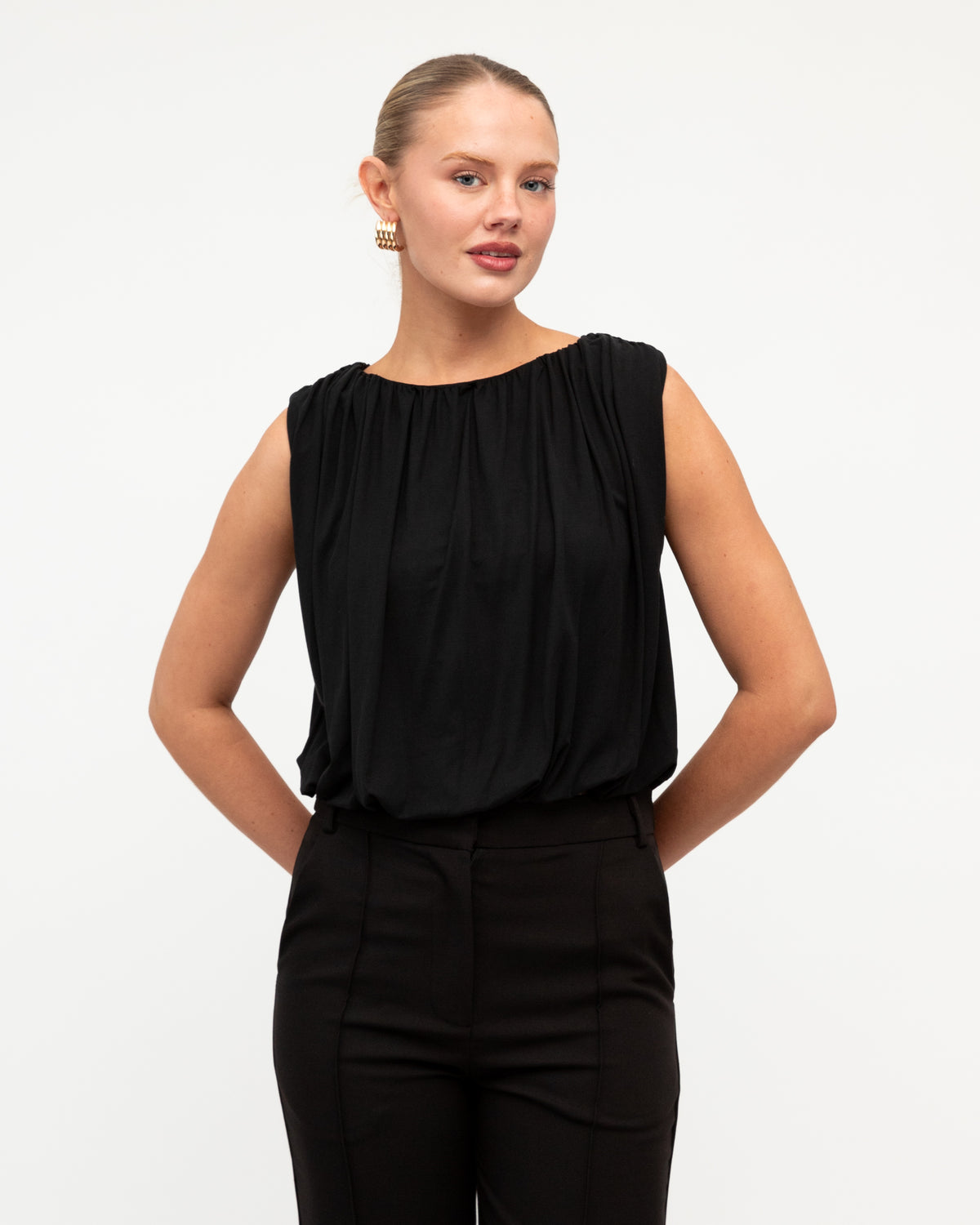 WHITE CLOSET / BUBBLE HEM TOP / BLACK / TF11515
