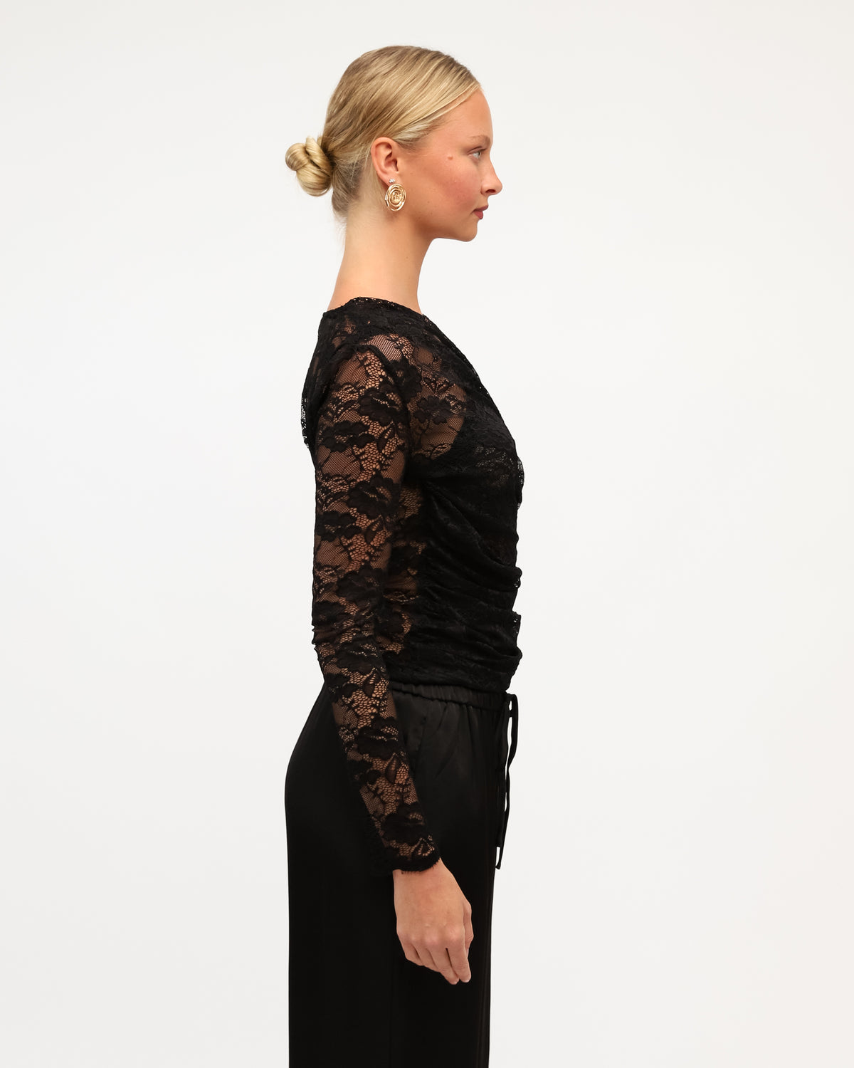 WHITE CLOSET / TARA LACE WRAP TOP / BLACK / TF11937