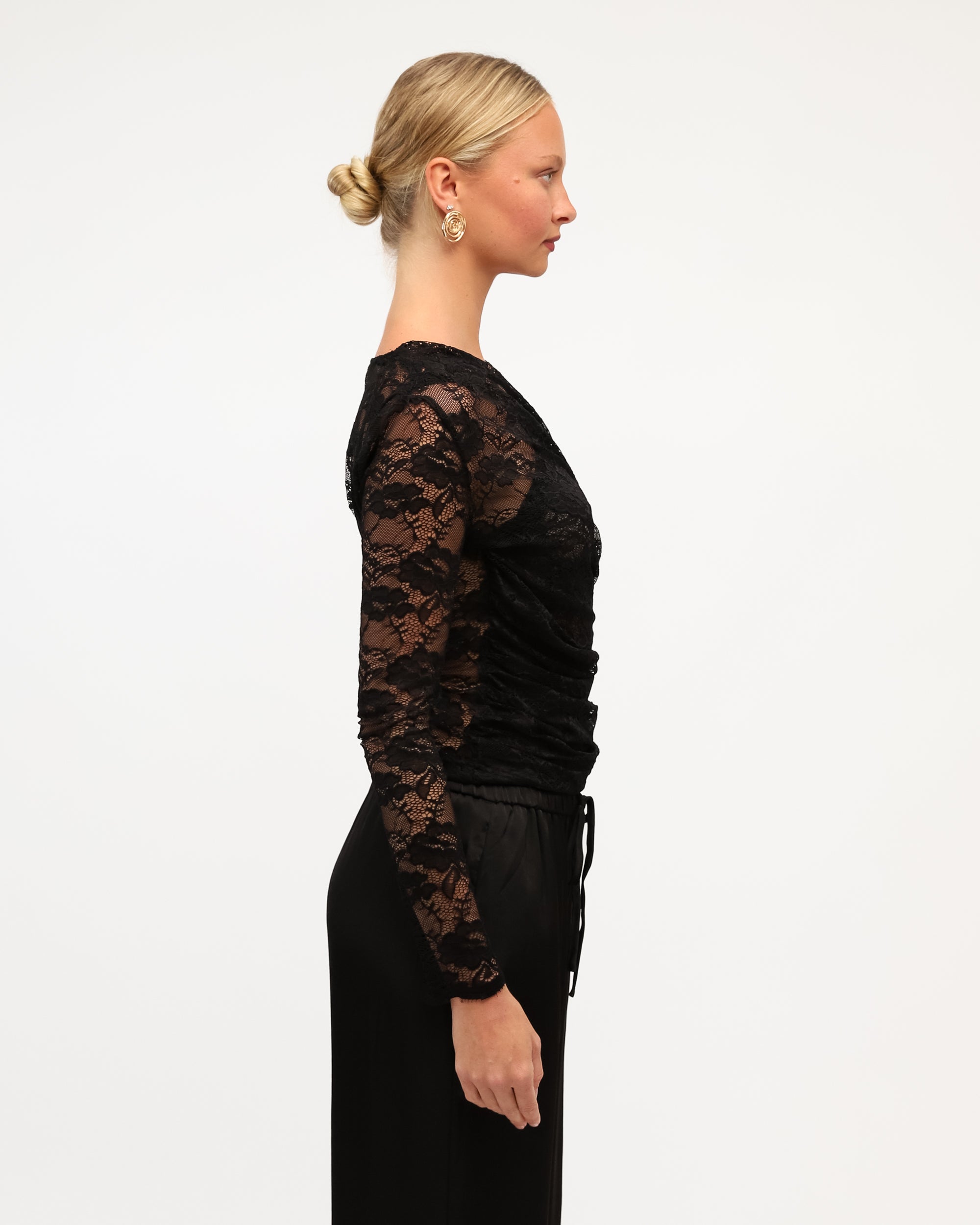 WHITE CLOSET / TARA LACE WRAP TOP / BLACK / TF11937