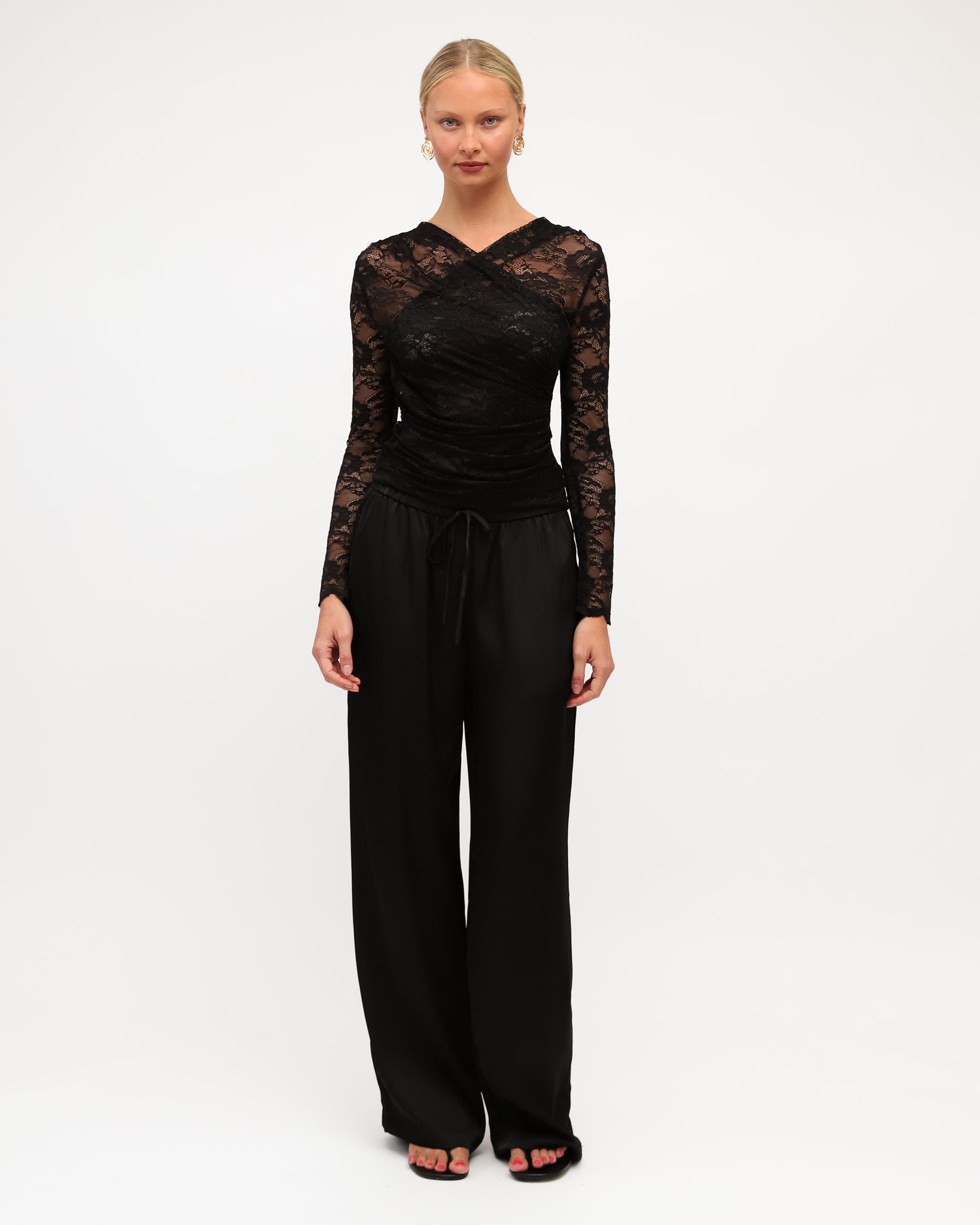 WHITE CLOSET / TARA LACE WRAP TOP / BLACK / TF11937