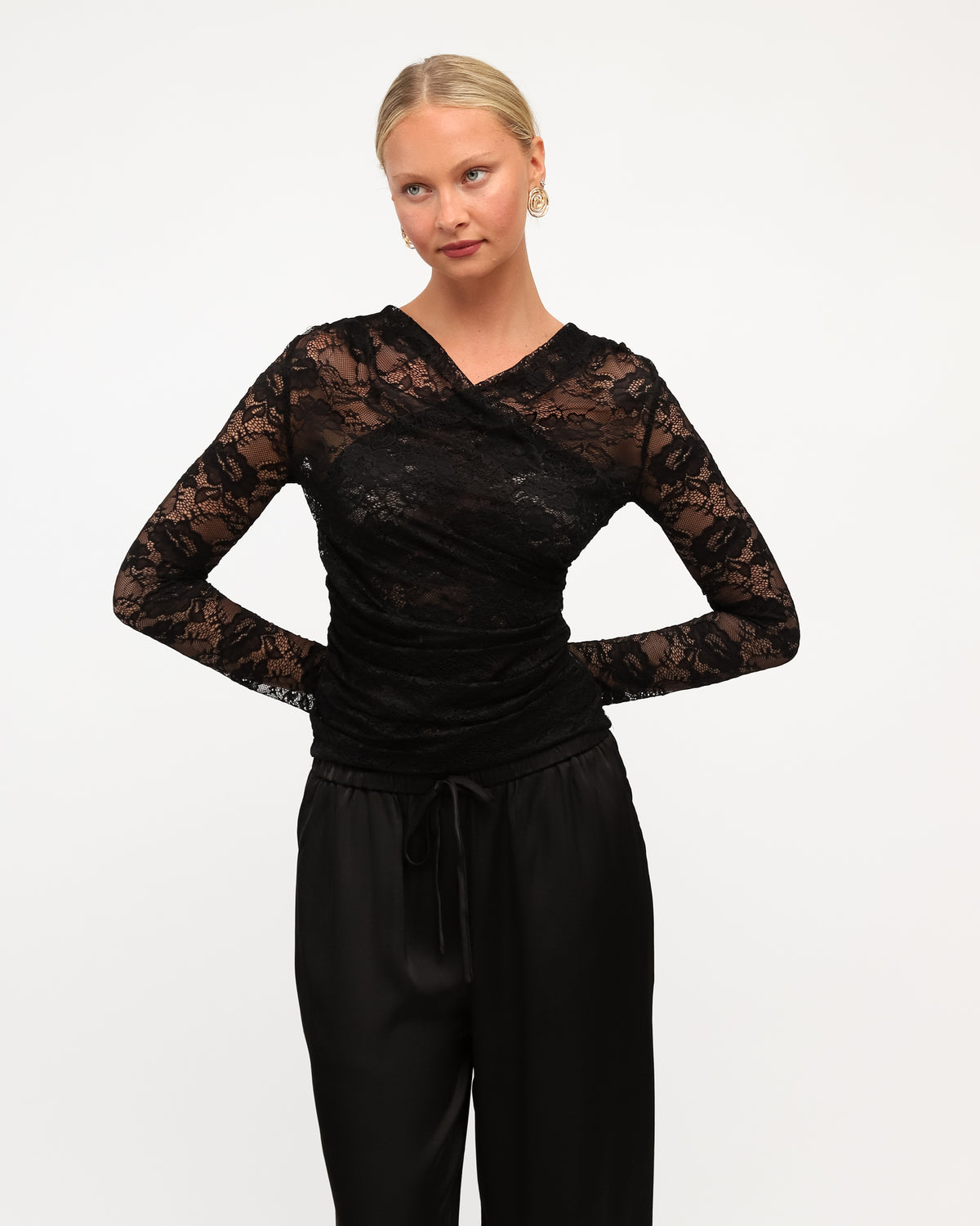 WHITE CLOSET / TARA LACE WRAP TOP / BLACK / TF11937