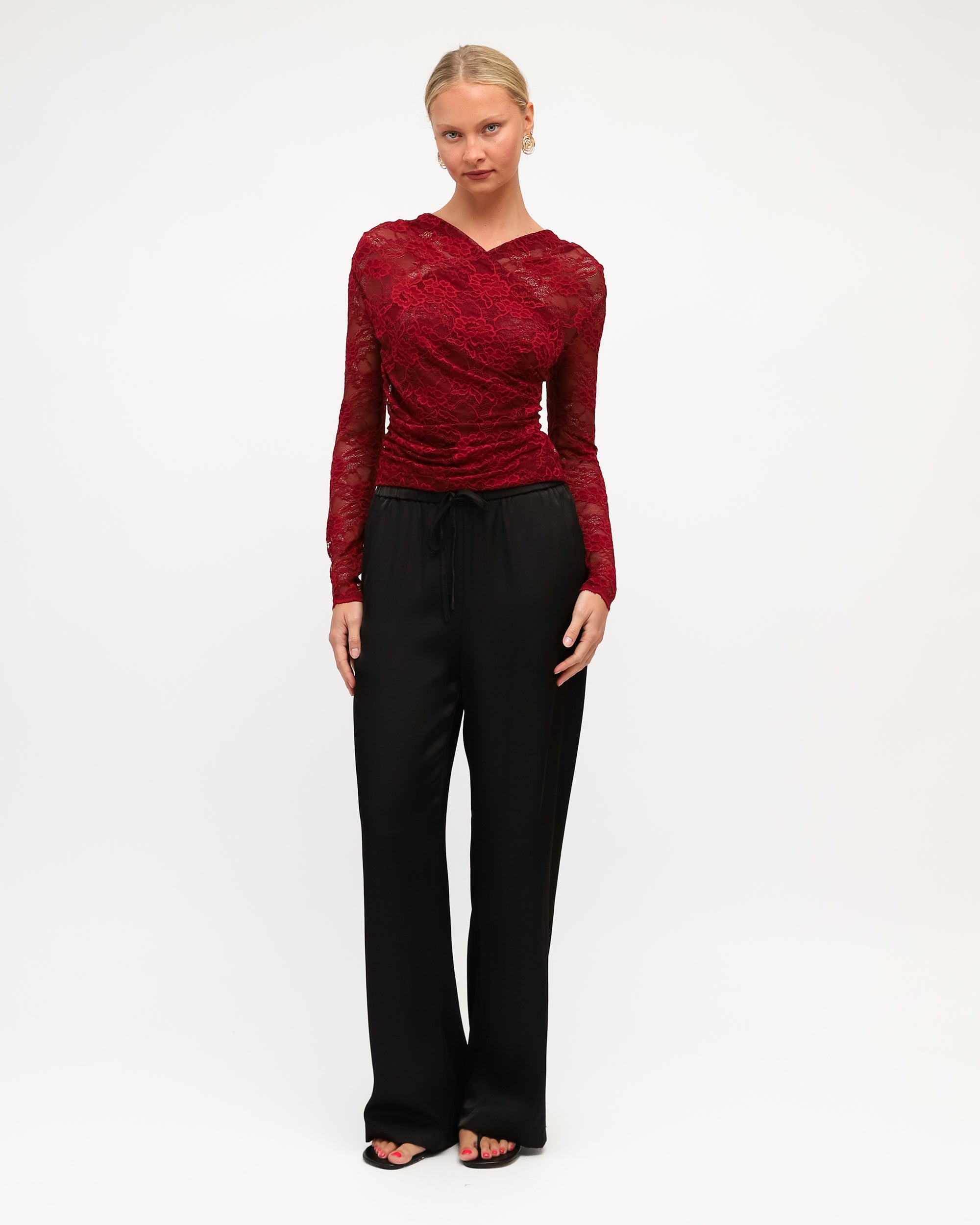 WHITE CLOSET / TARA LACE WRAP TOP / WINE / TF11937