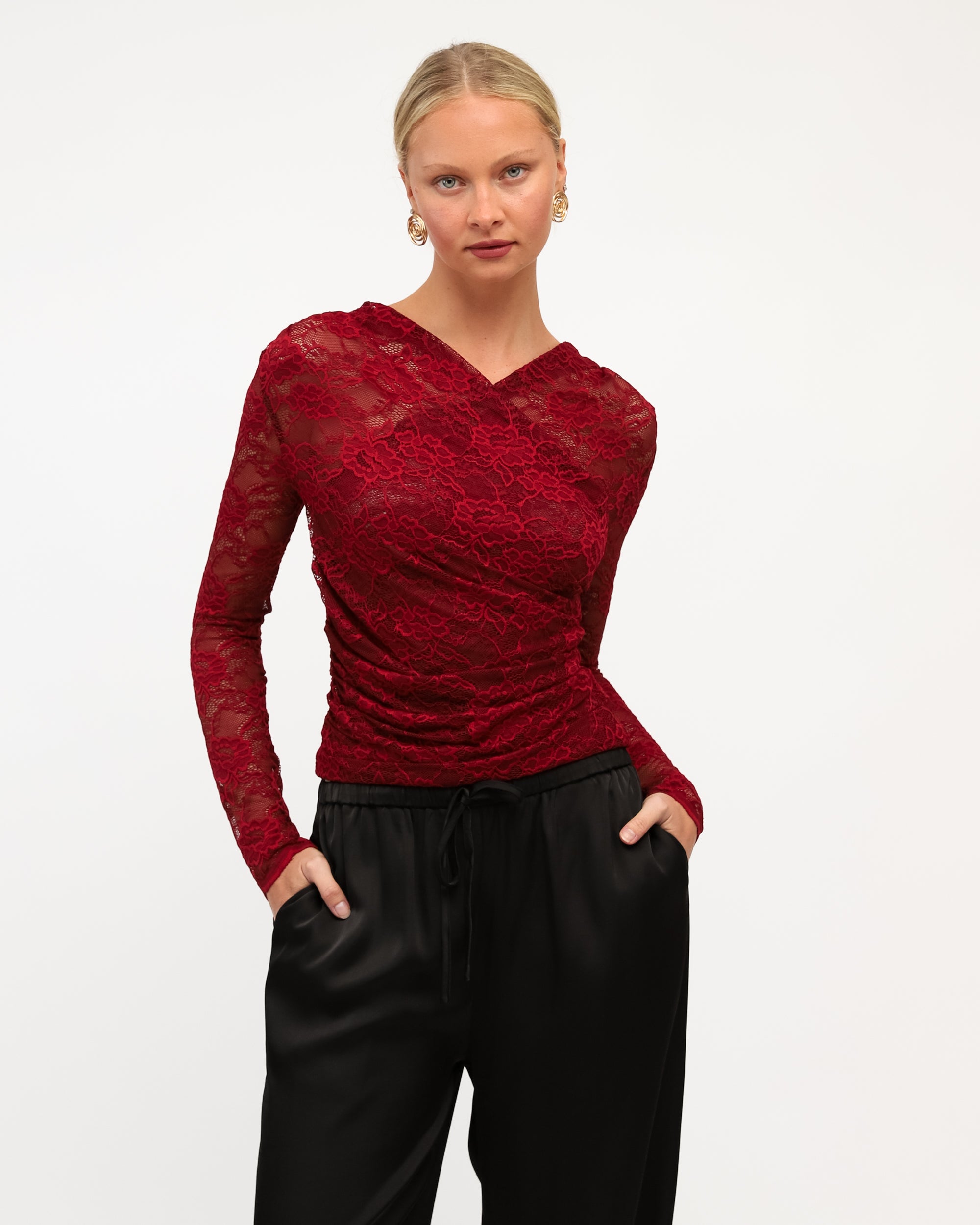 WHITE CLOSET / TARA LACE WRAP TOP / WINE / TF11937