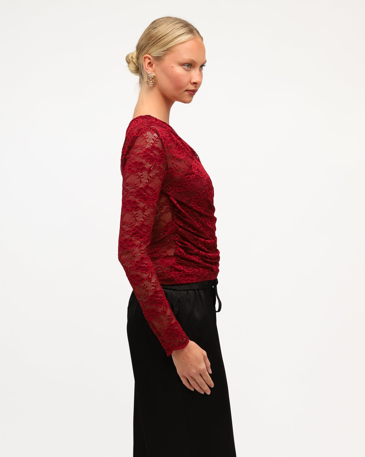WHITE CLOSET / TARA LACE WRAP TOP / WINE / TF11937