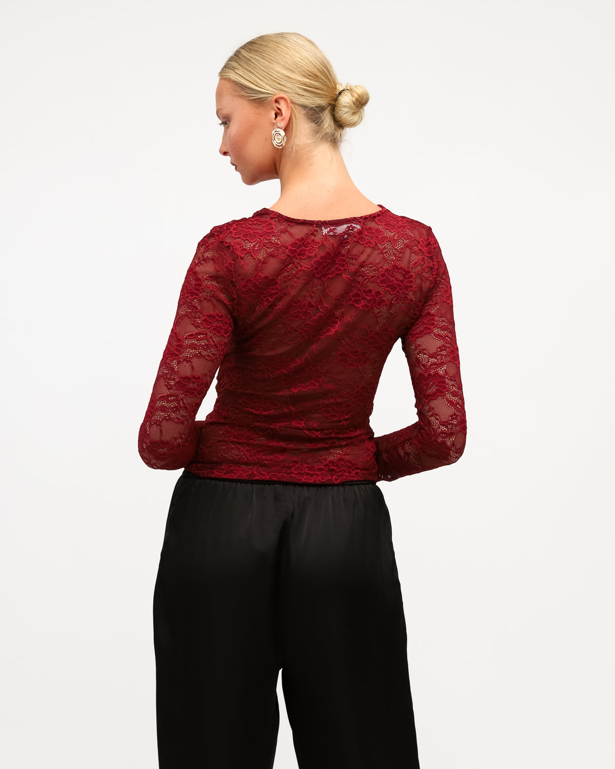 WHITE CLOSET / TARA LACE WRAP TOP / WINE / TF11937