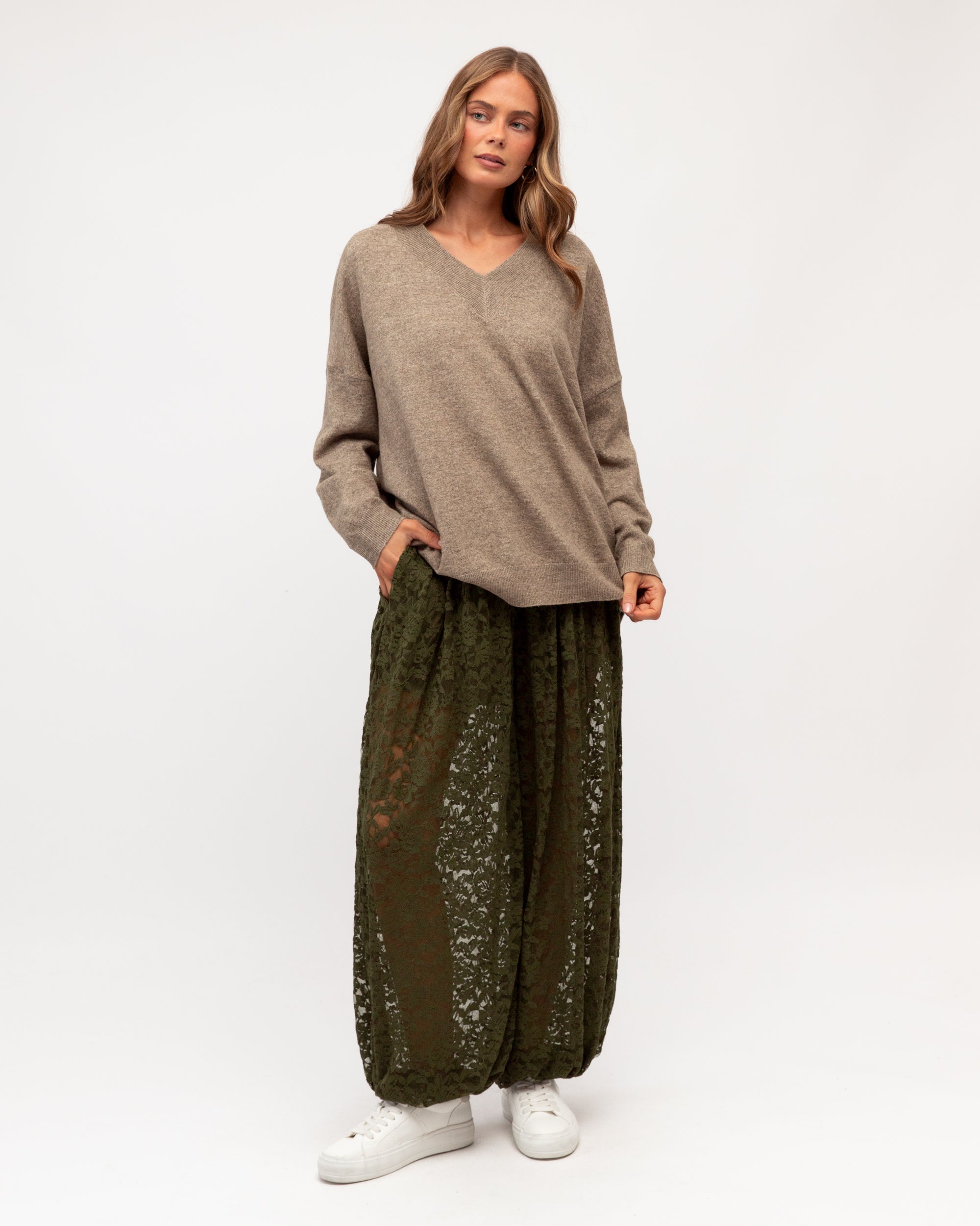 EBBY & I / LACEY LACE BALLON PANT / OLIVE / VV12135