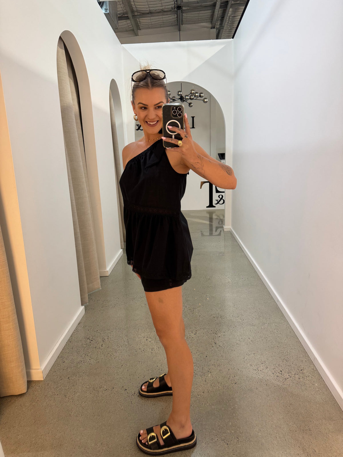 BY FRANKIE / ONE SHORT BLACK / 139-1