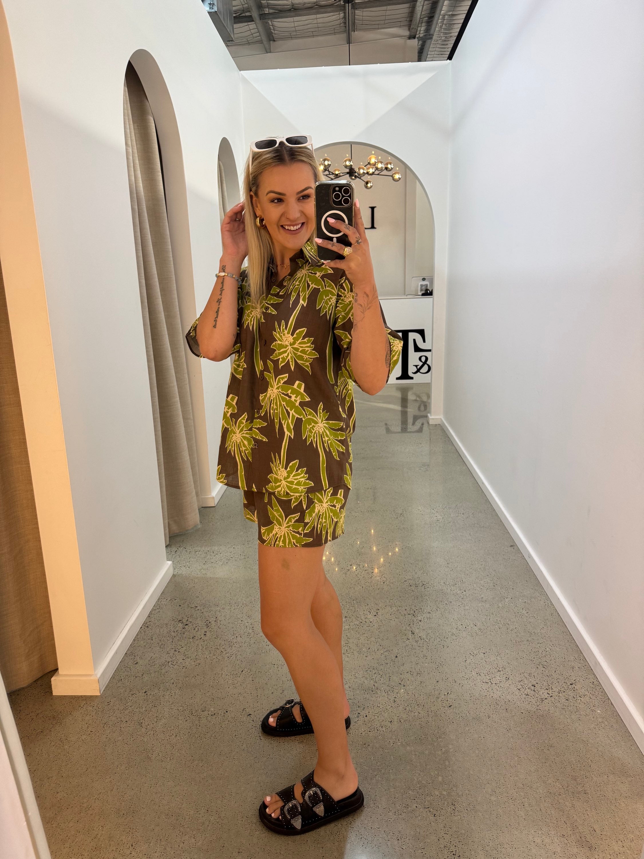 BY FRANKIE / CHOC - GREEN PALMA SHORT / 10-8