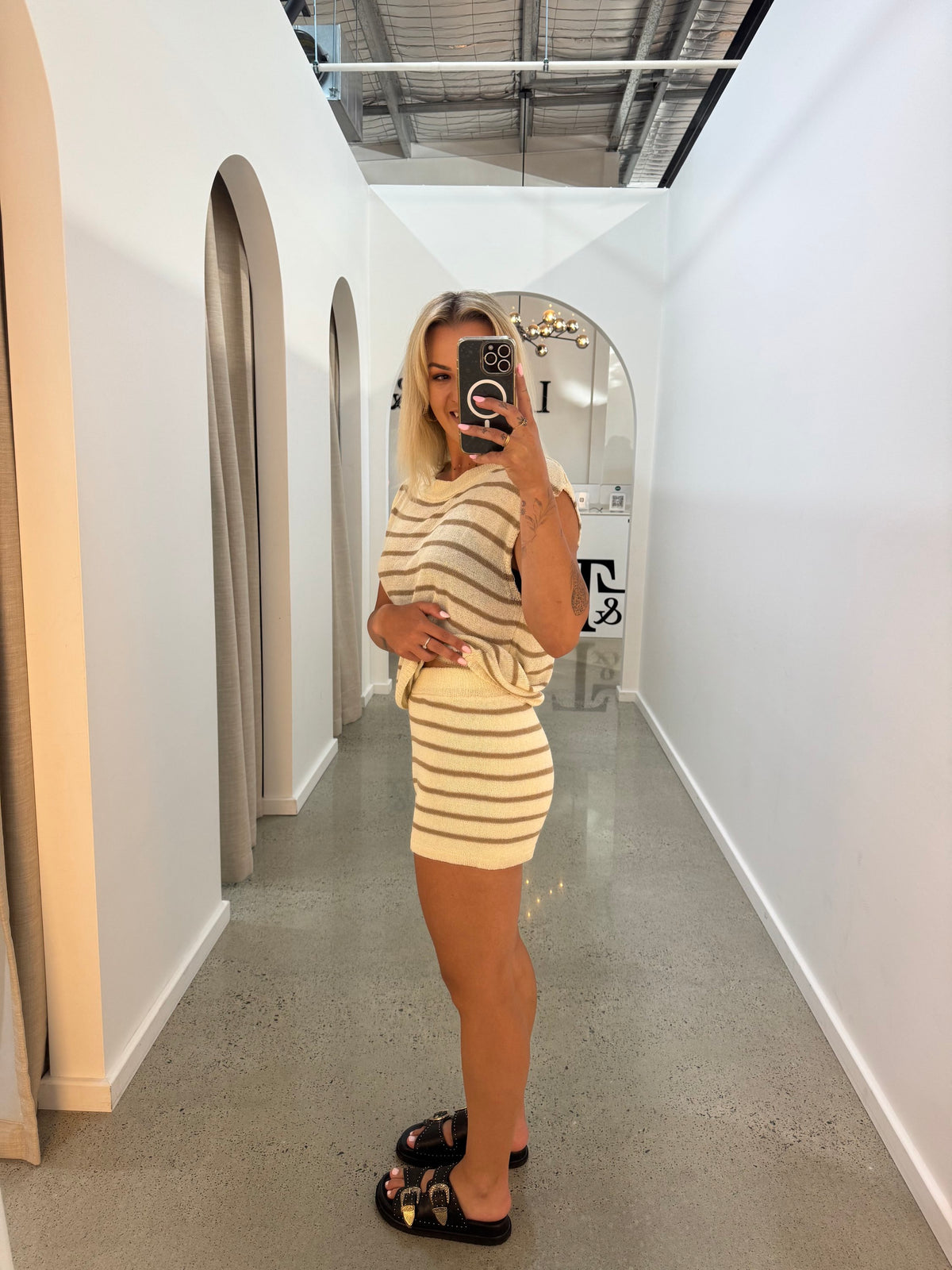 BY FRANKIE / BEIGE OFF SHOULDER TOP / 2589