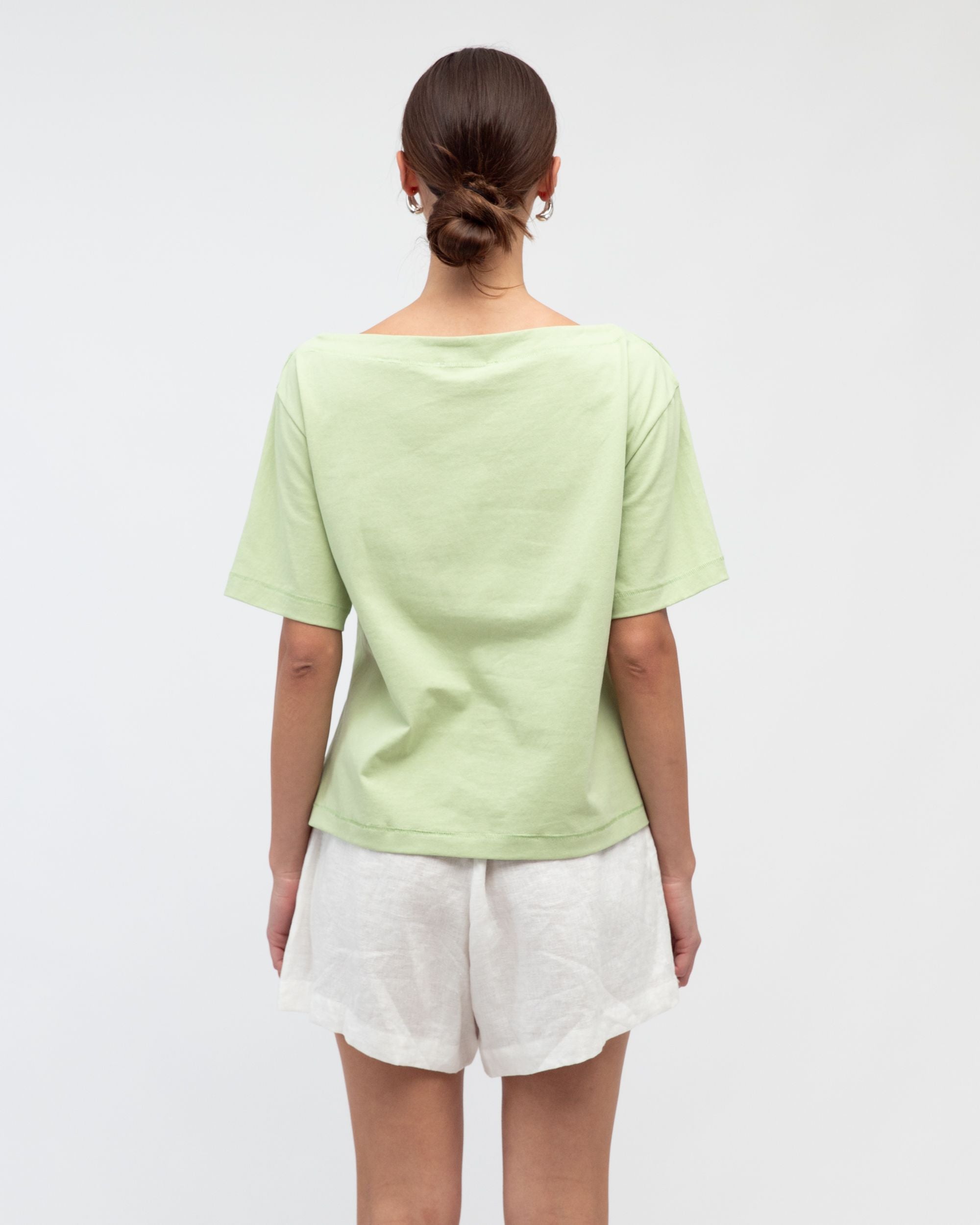 WHITE CLOSET / JENNA BOAT NECK TEE / MATCHA / TF10936