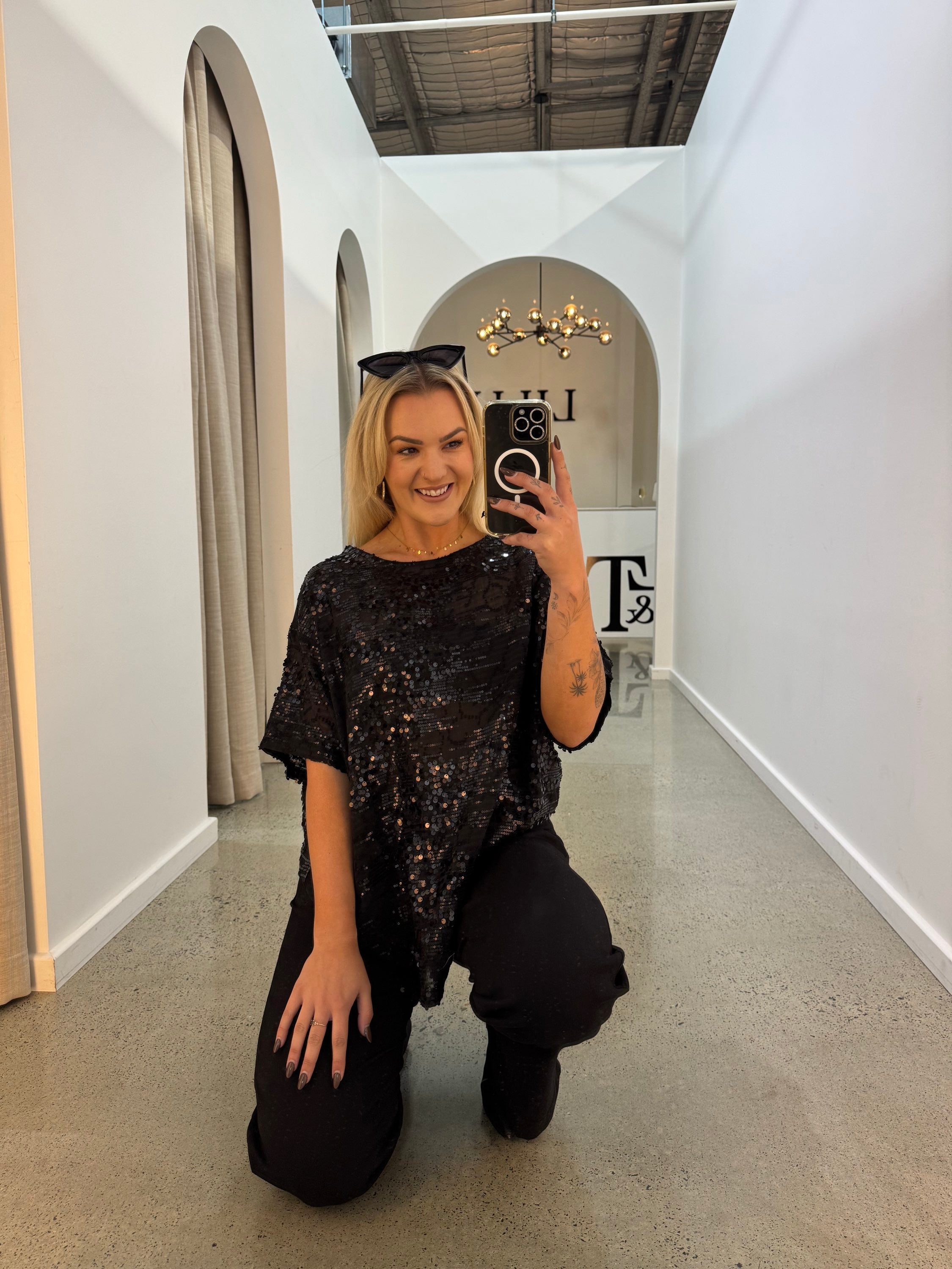 BY FRANKIE / BLACK SEQUINS TEE / 231-21