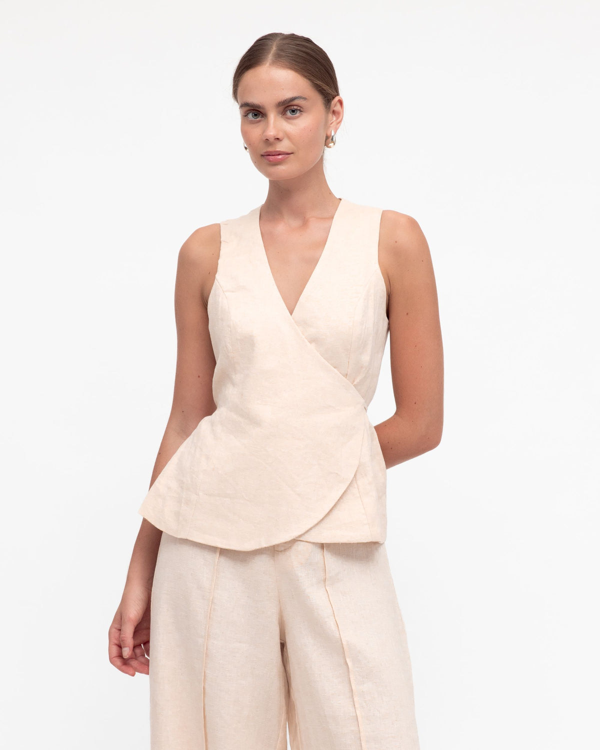 WHITE CLOSET / ECHO WRAP VEST