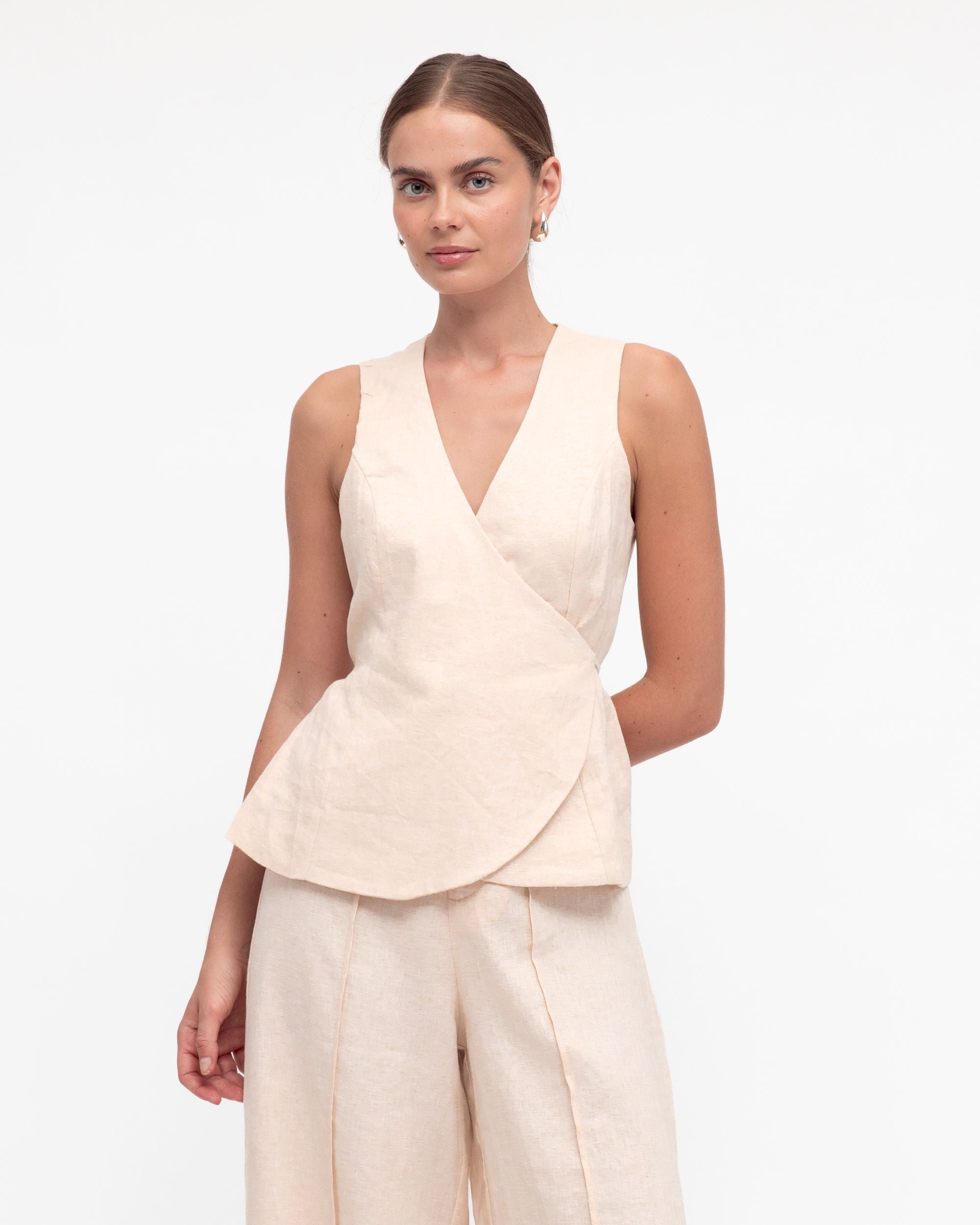 WHITE CLOSET / ECHO WRAP VEST