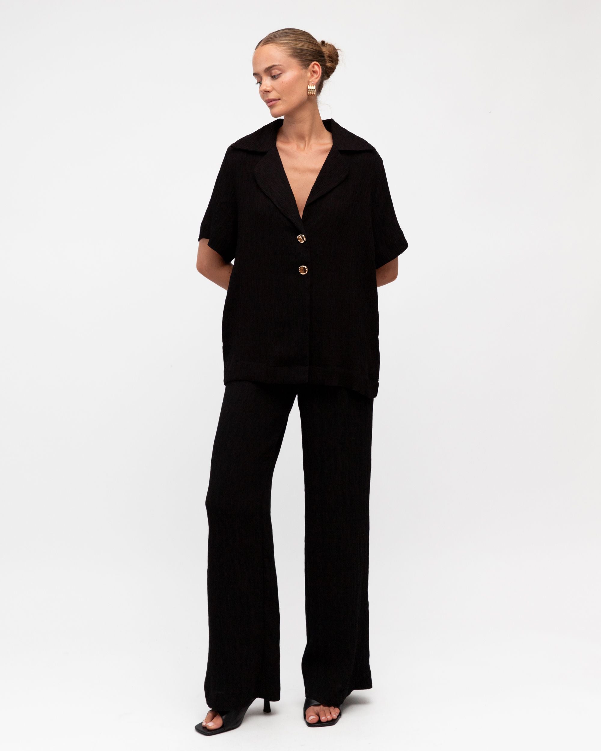 WHITE CLOSET / FRAN BLACK SHIRT / TF11541
