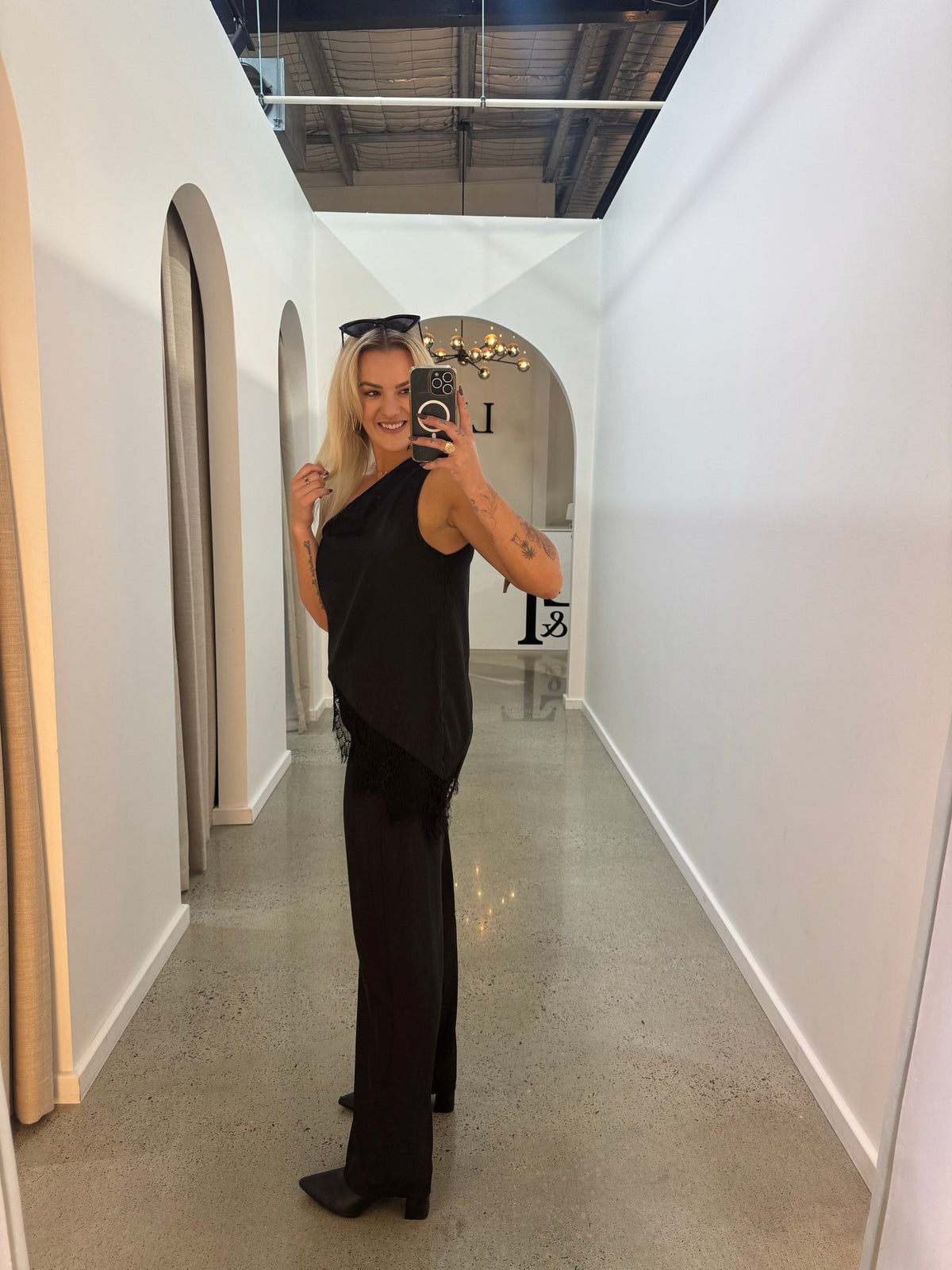 BY FRANKIE / ONE SHOULDER CUPRO TOP BLACK / 202612-1