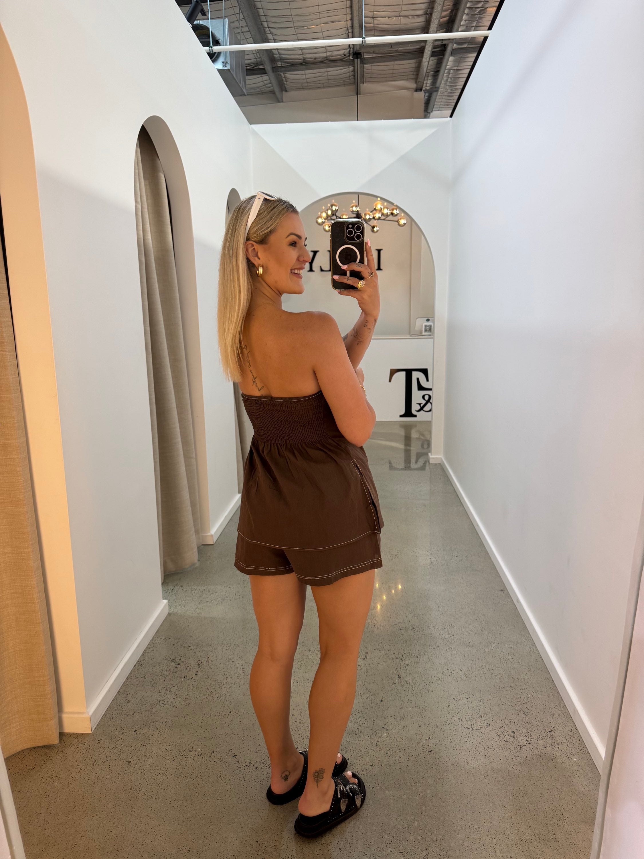 BY FRANKIE / CHOC STRAPLESS OVERSTITCHED SHORTS / 589-3