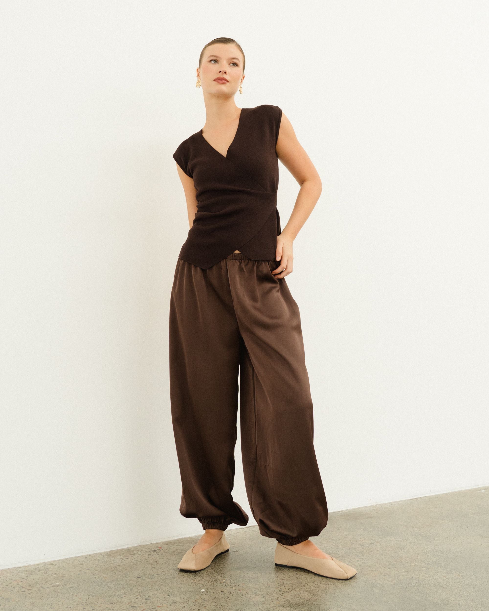 WHITE CLOSET / ALI BALLON CHOCOLATE PANTS / TF11639
