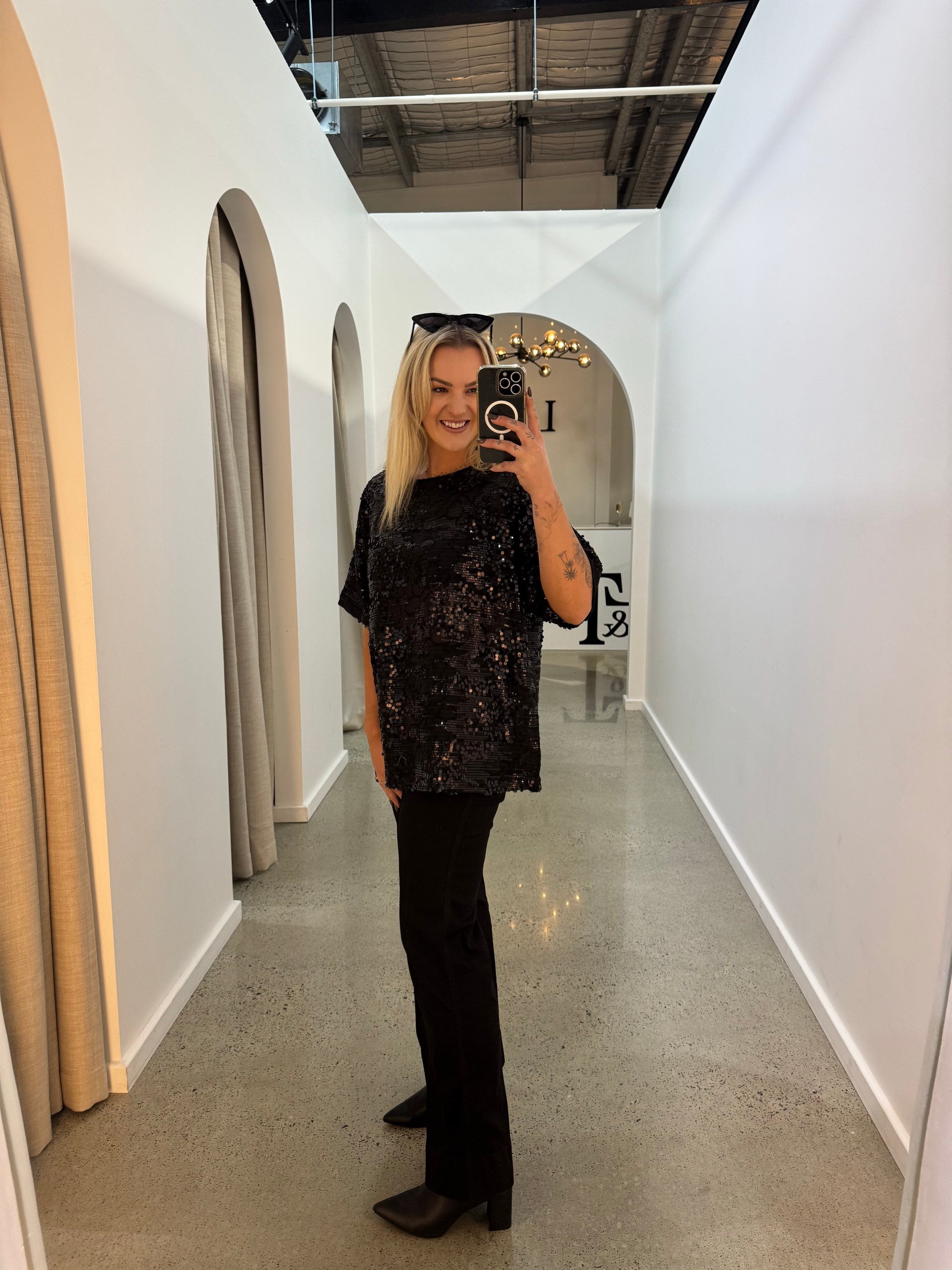 BY FRANKIE / BLACK SEQUINS TEE / 231-21