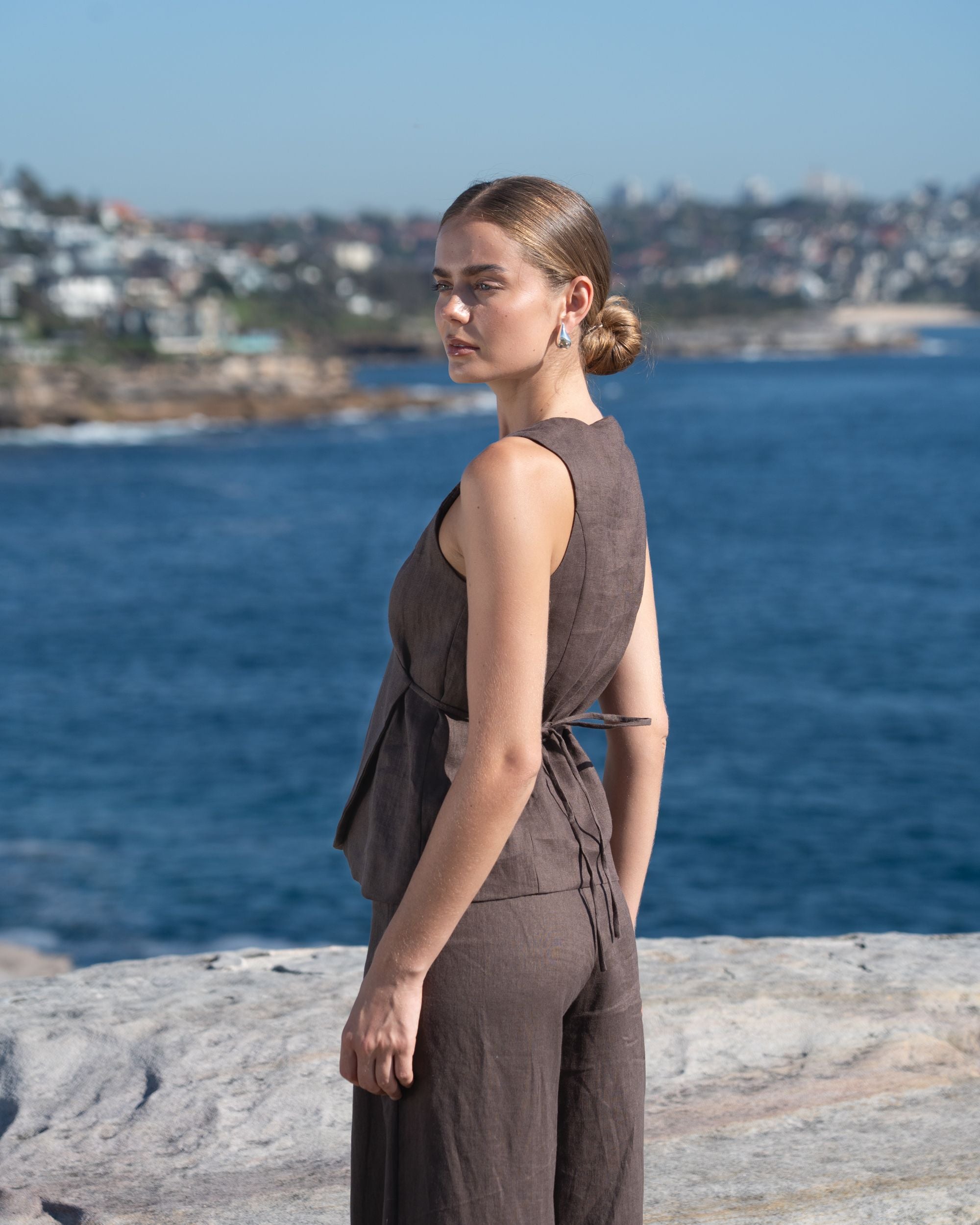 WHITE CLOSET / CHOCOLATE LINEN VEST / TFL10444