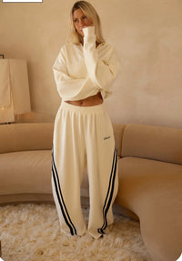 SŚAINT / CROPPED HOODIE / BUTTER & NAVY