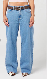 ABRAND / 95 BAGGY PETITE GIGI / MID BLUE / A42J76