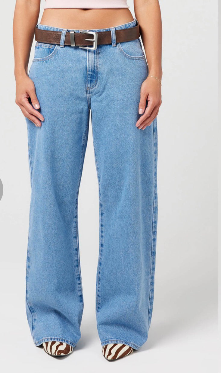 ABRAND / 95 BAGGY PETITE GIGI / MID BLUE / A42J76