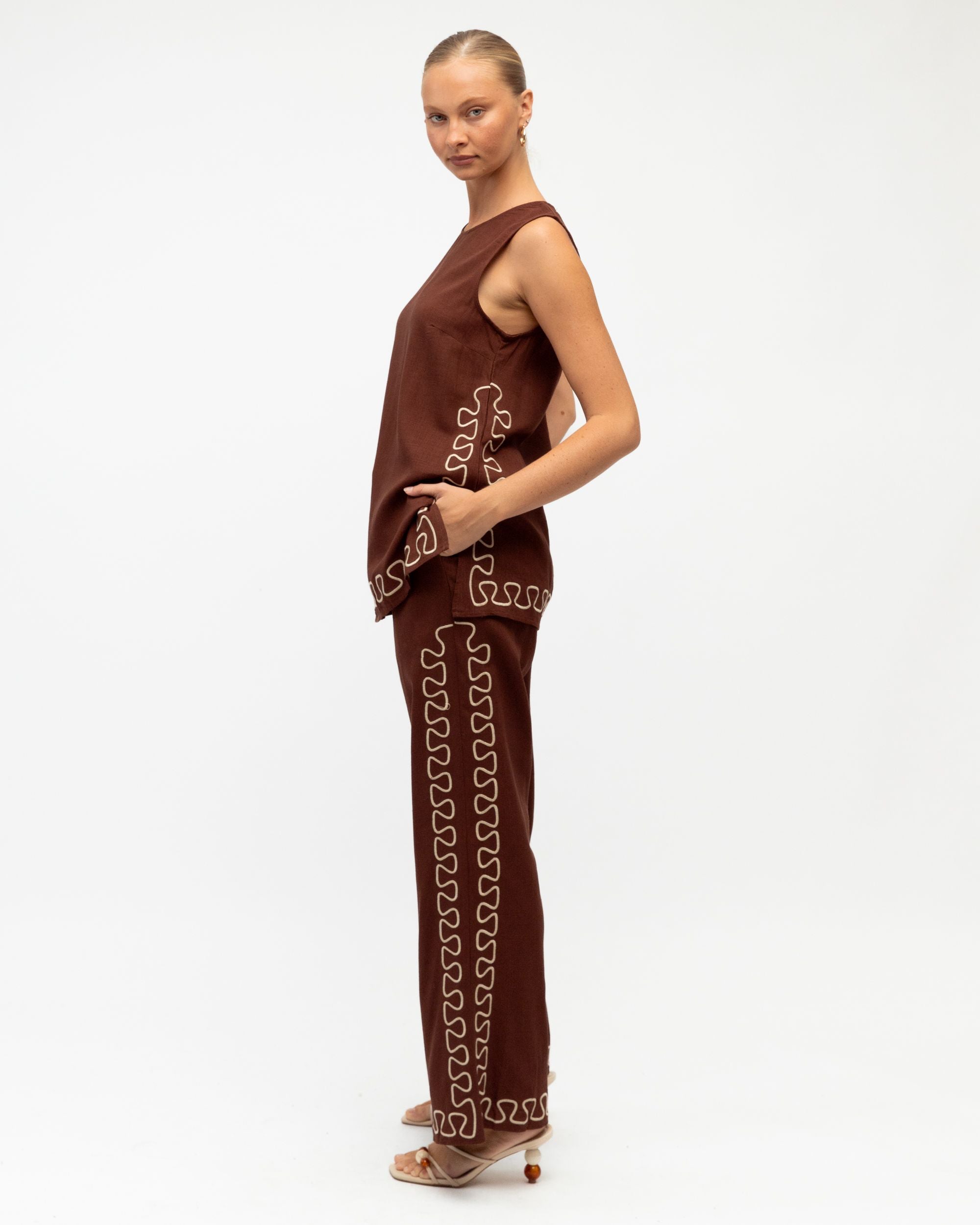 WHITE CLOSET / VARGA TOP / TF11649