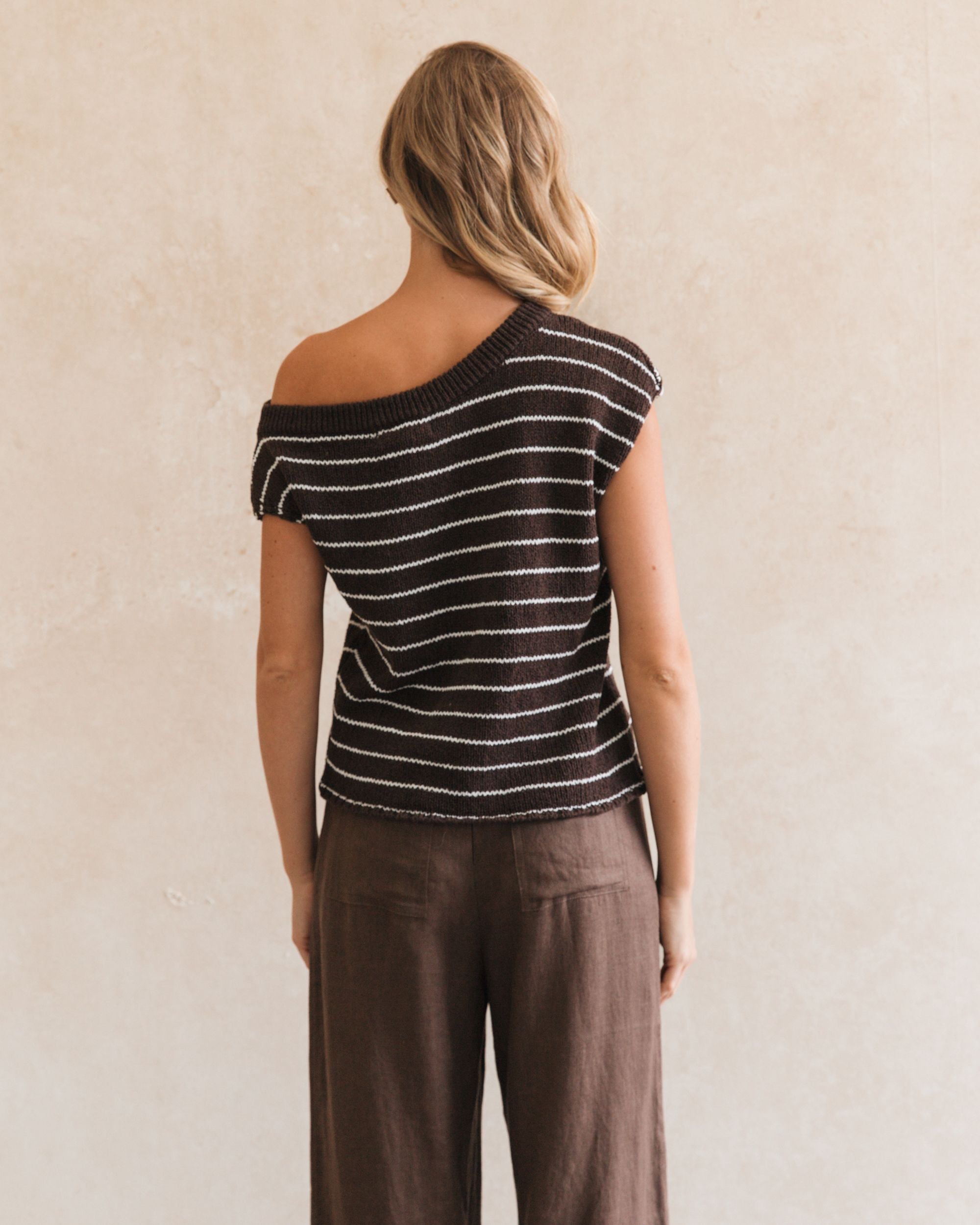 WHITE CLOSET / STRIPPED OUT ONE SHOULDER TOP / CHOCOLATE / TF11513