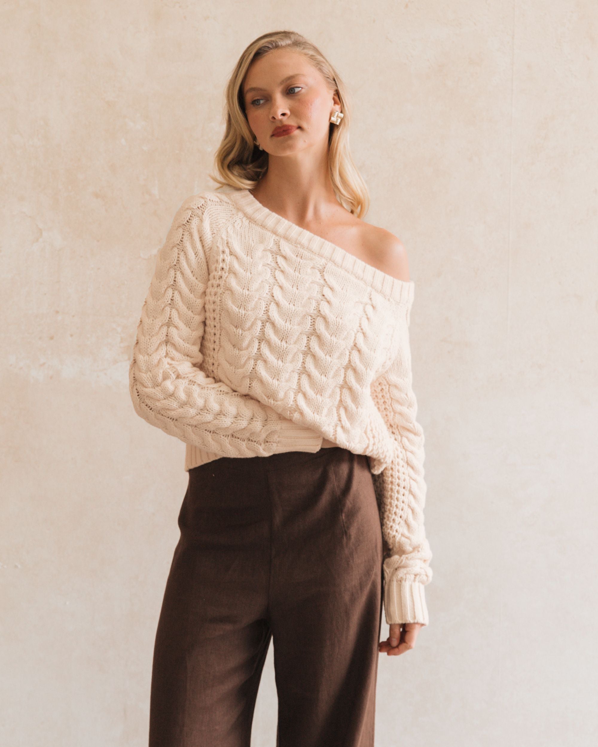 WHITE CLOSET / ELSA OFF SHOULDER KNIT / TF11624