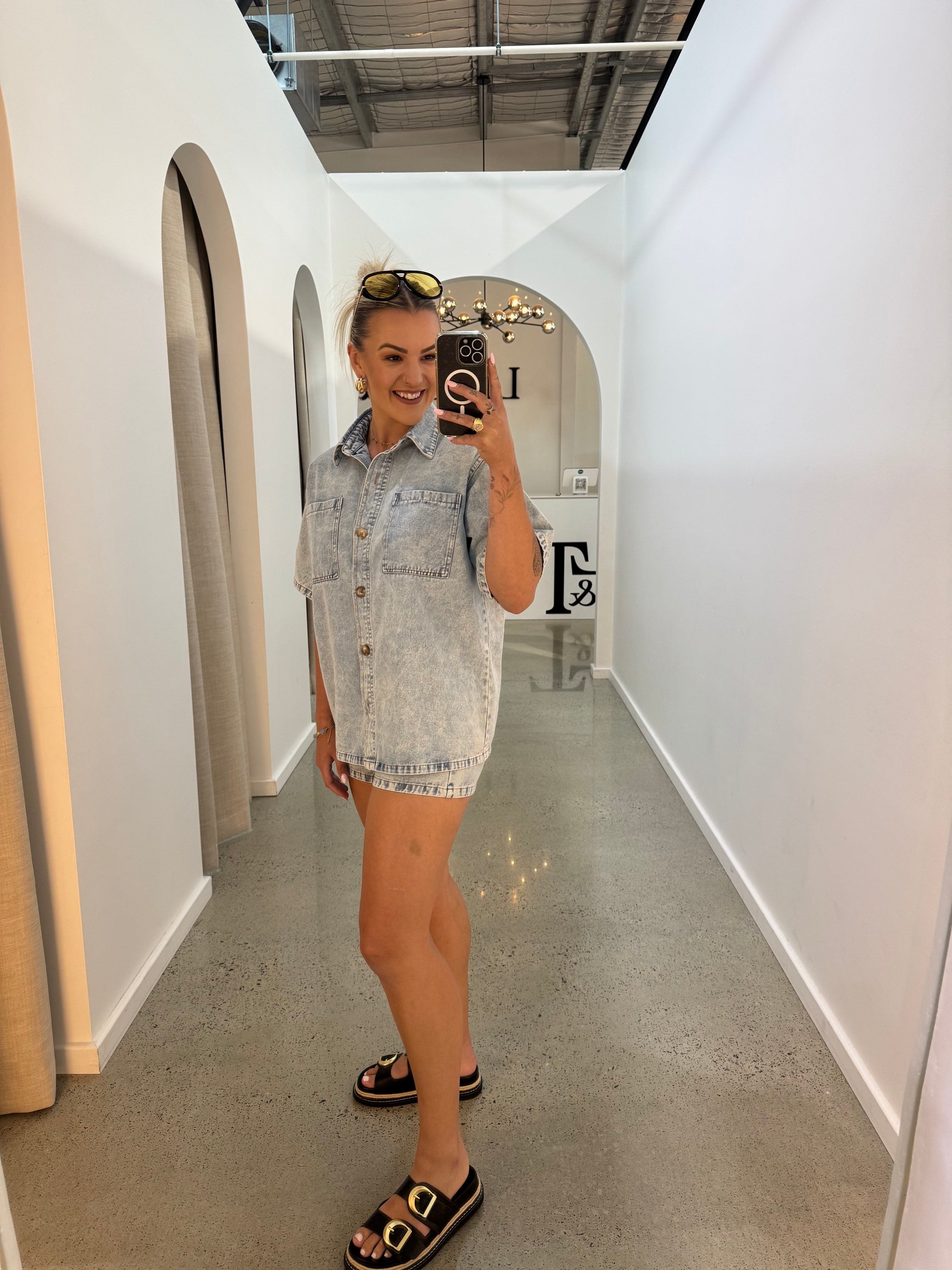 BY FRANKIE / LIGHT ACID WASH SHORTS / 999-7