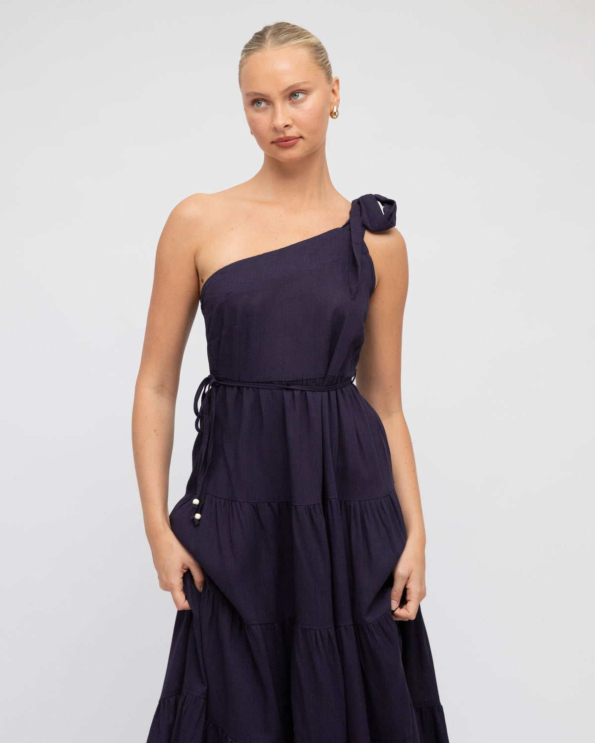 LINEN LUX / ELLESMERE ONE SHOULDER DRESS / NAVY