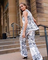 WHITE CLOSET / ROSE TOP / TFE10489
