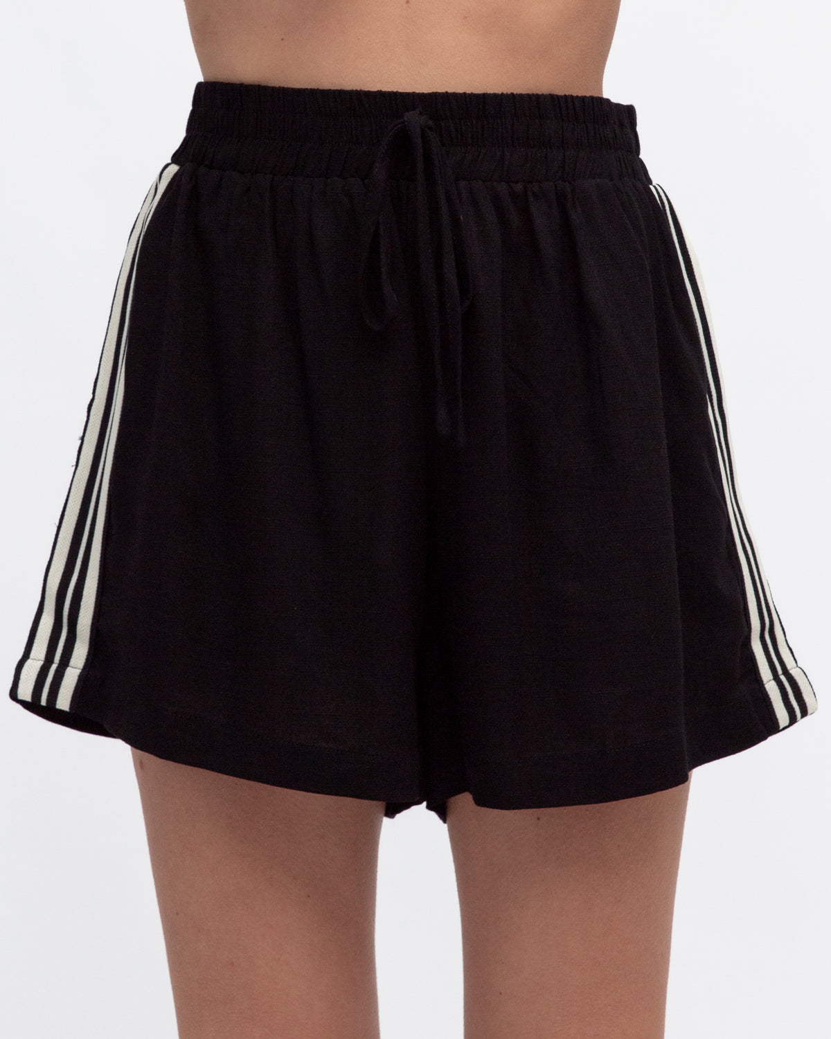 LINEN LUX / LINE UP SHORTS / BLACK / VVN11529-2